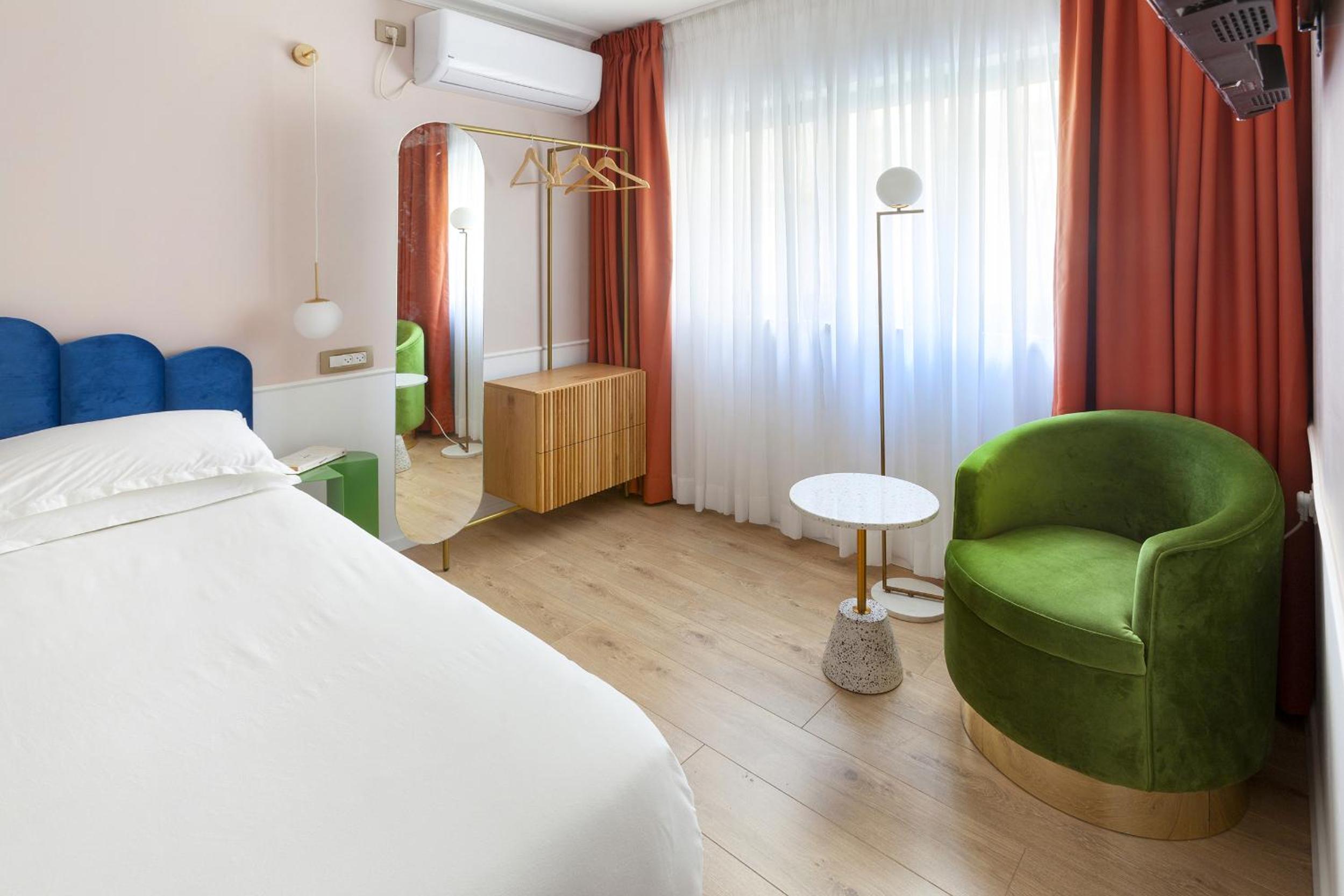 Suite - Photo 15