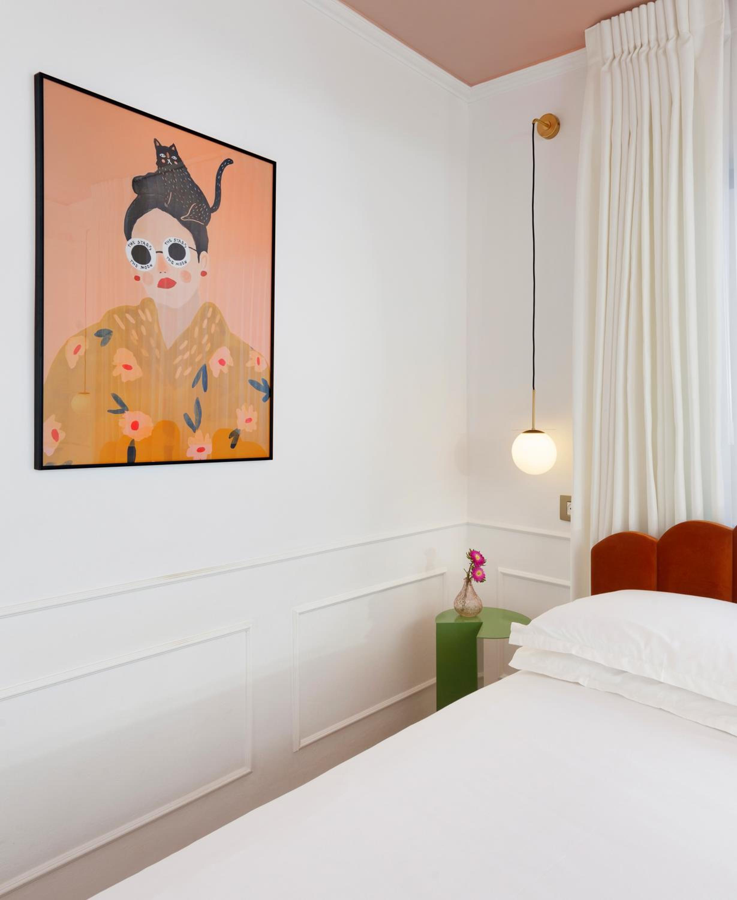 Suite - Photo 17