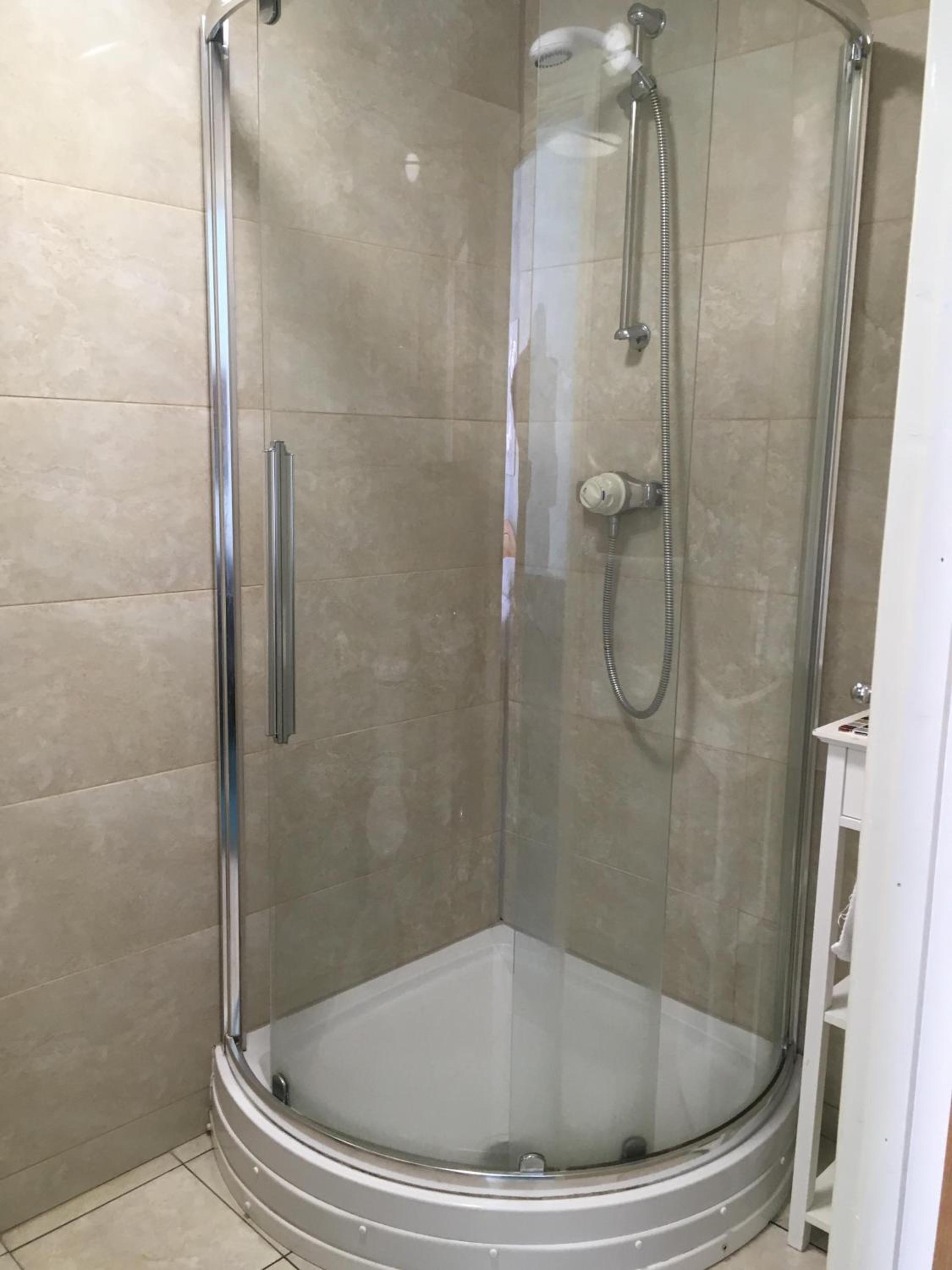 Double Room with Private Bathroom - Photo 2