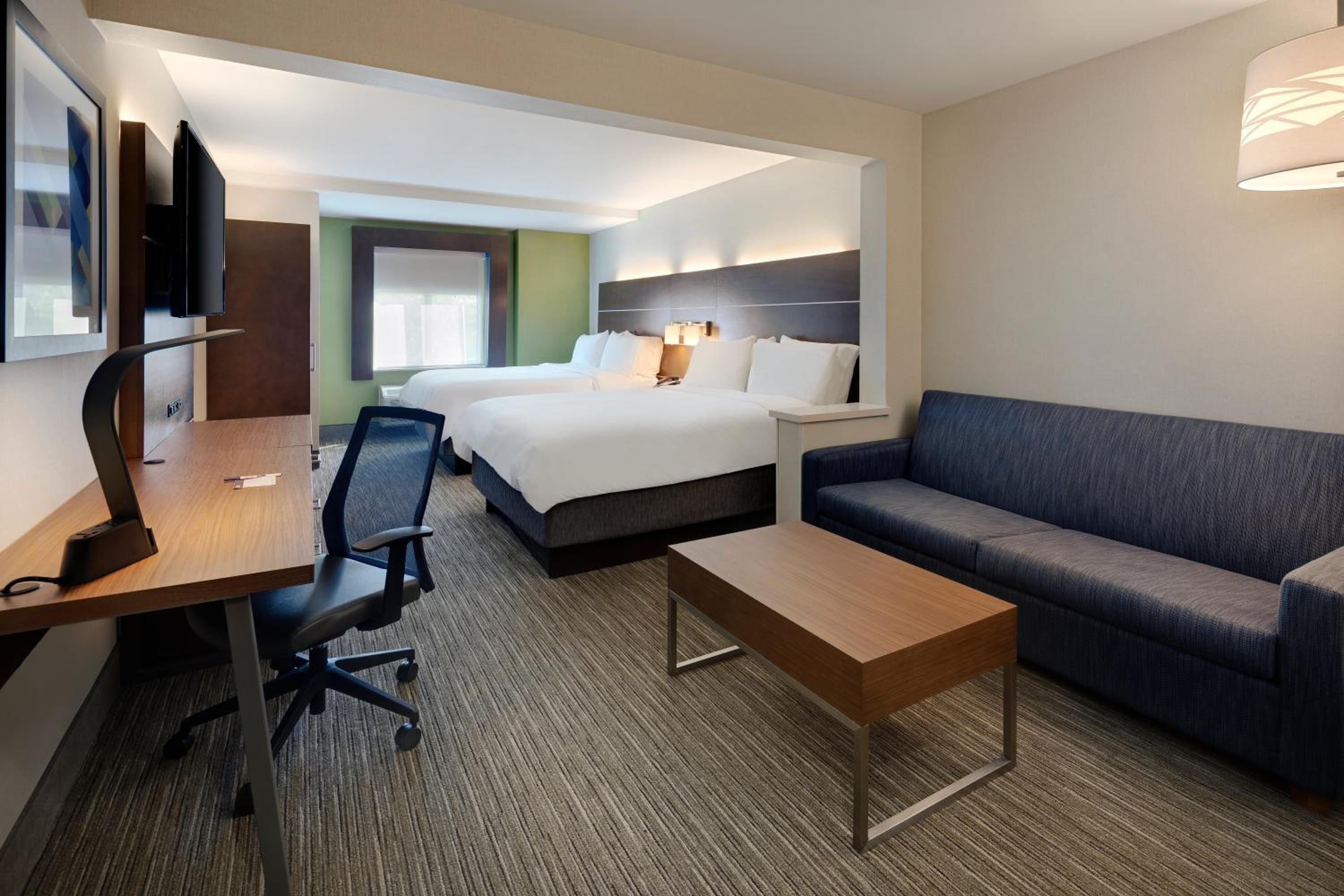 Suite with Two Queen Beds photo 1