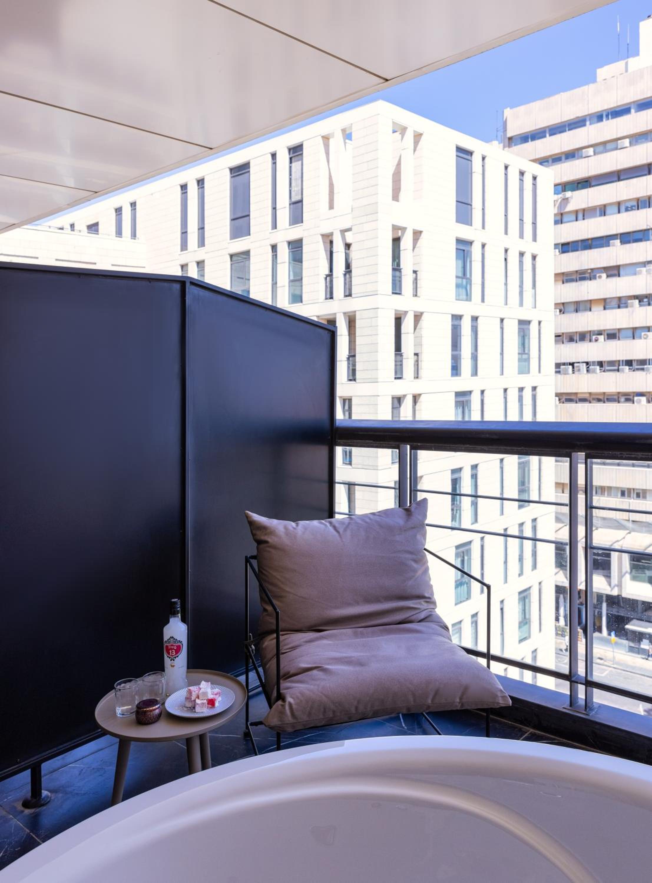 Terrace Room with Jacuzzi - Photo 7