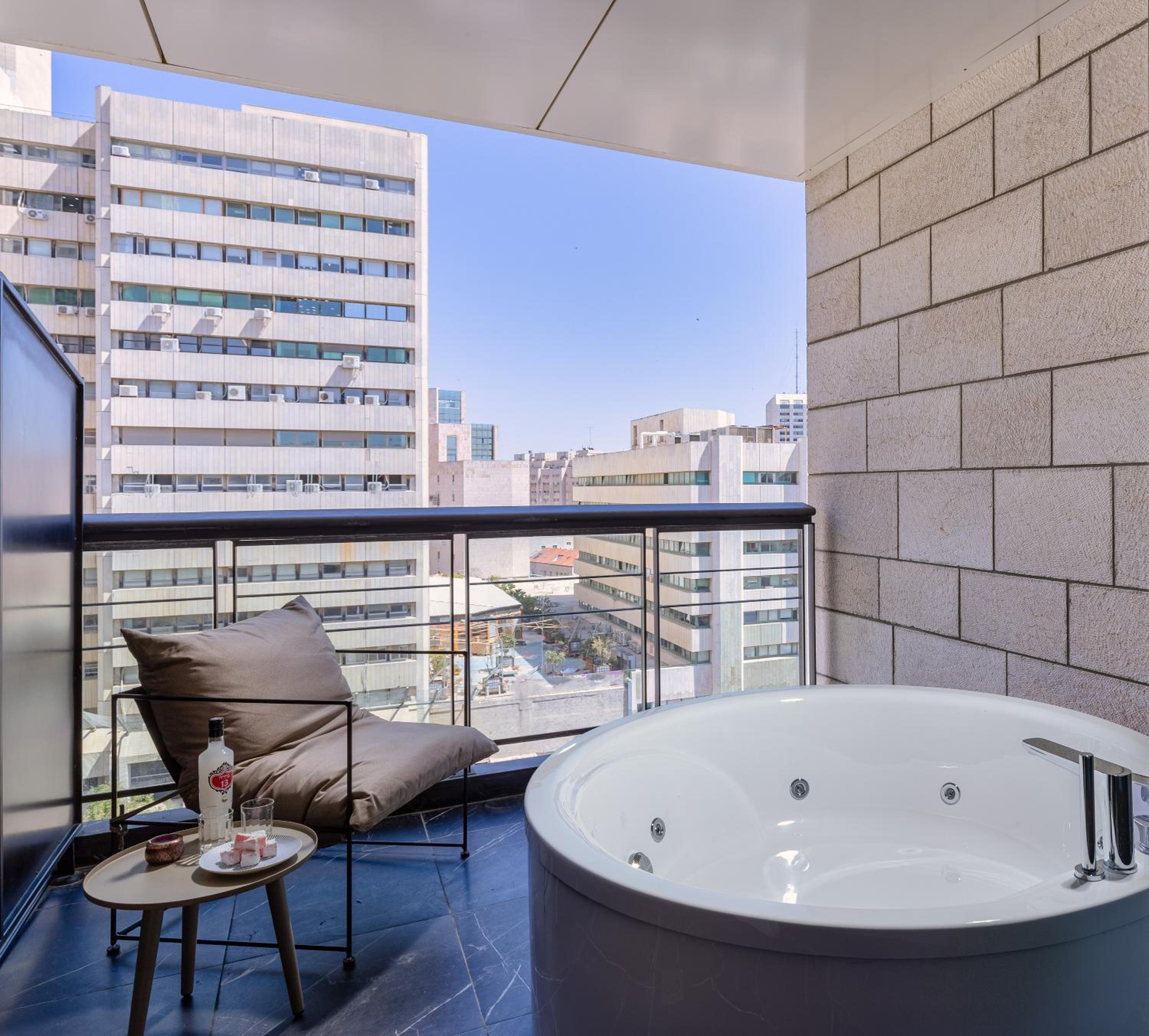 Terrace Room with Jacuzzi - Photo 3