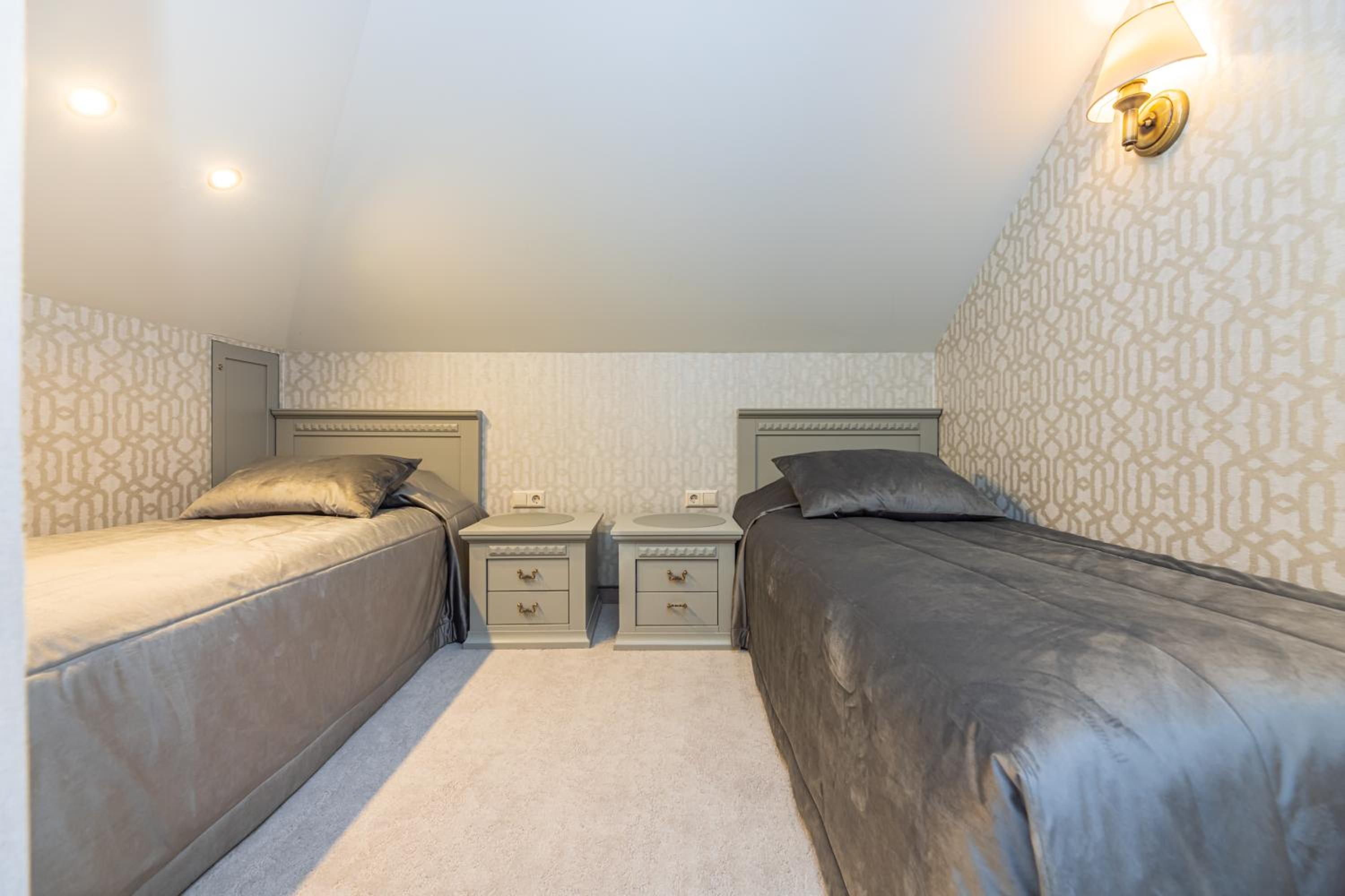 Family Room - Photo 42
