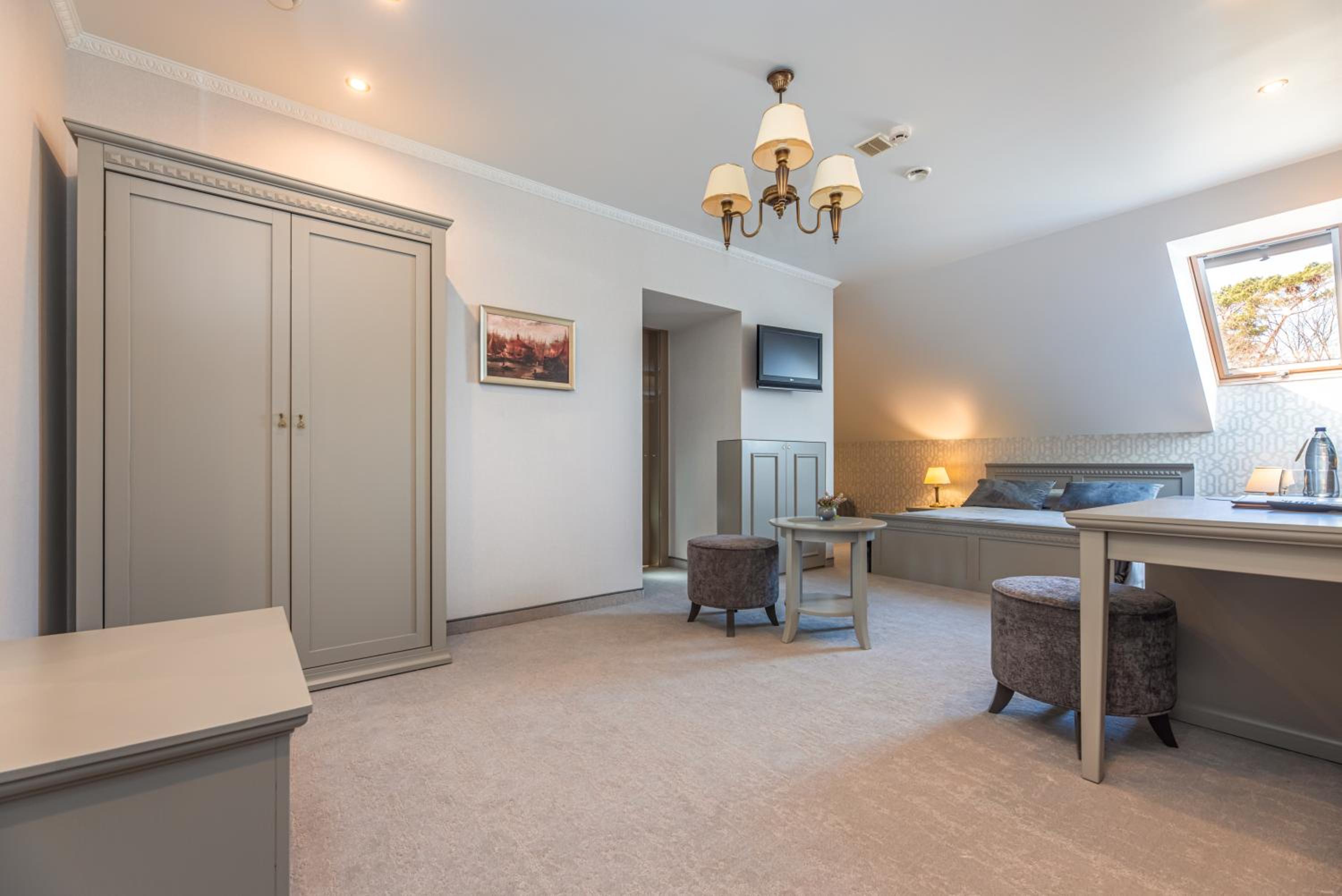 Family Room - Photo 55