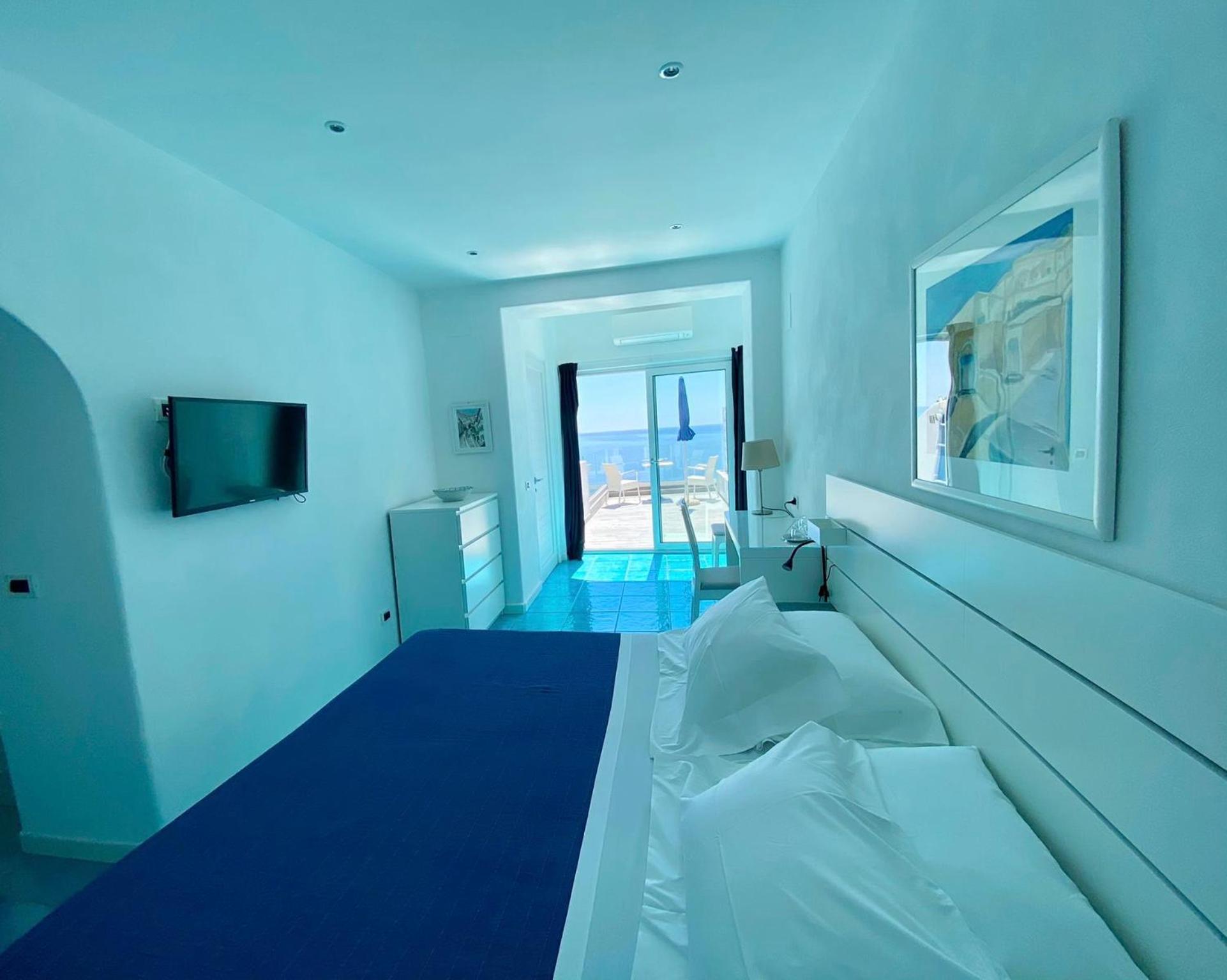 Junior Suite with Terrace and Sea View - Photo 3