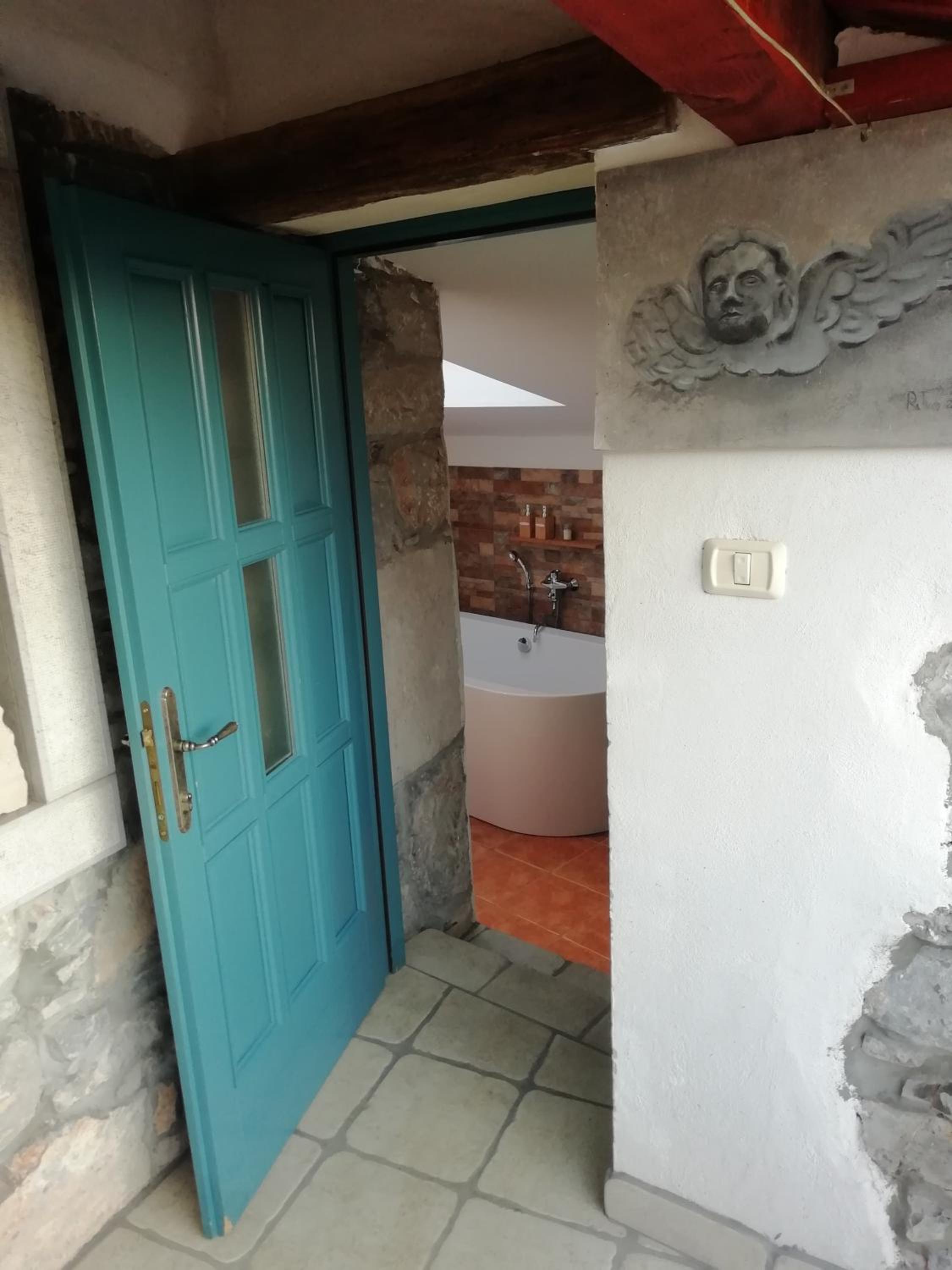 Apartment with Terrace - Photo 18