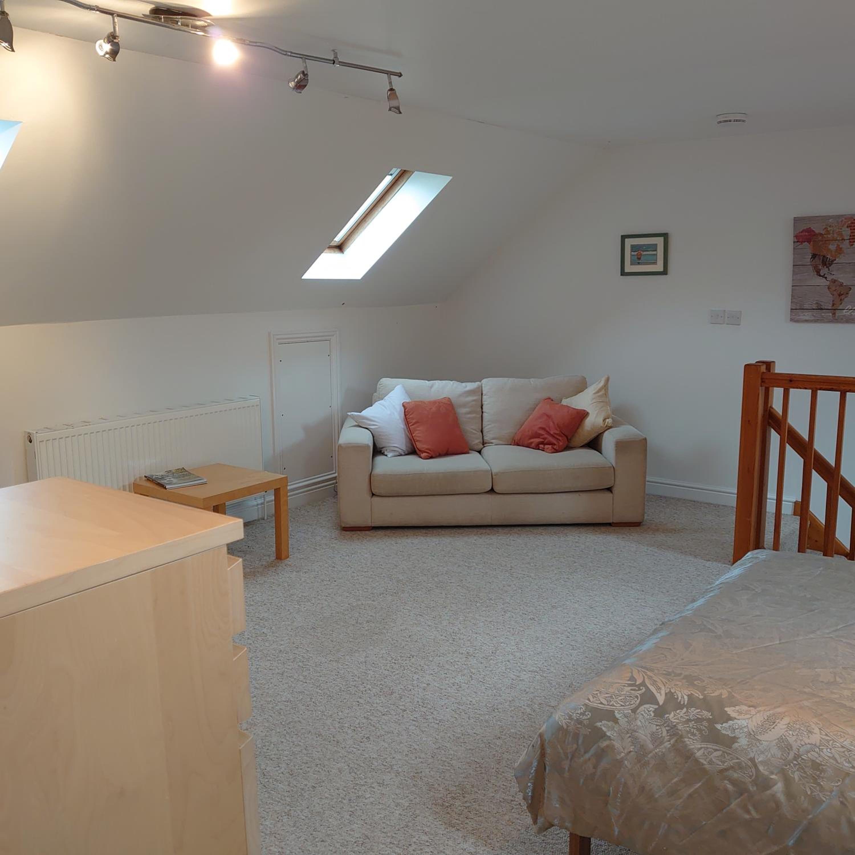 One-Bedroom Apartment photo 1