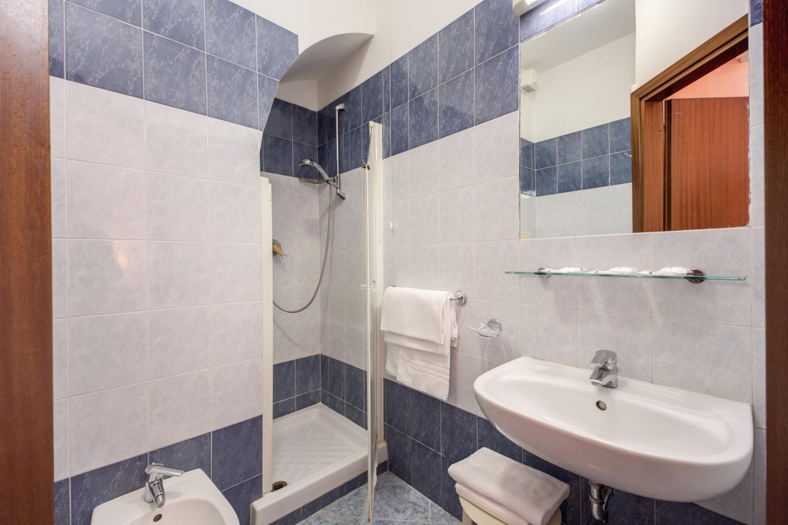 Quadruple Room with Bathroom photo 2