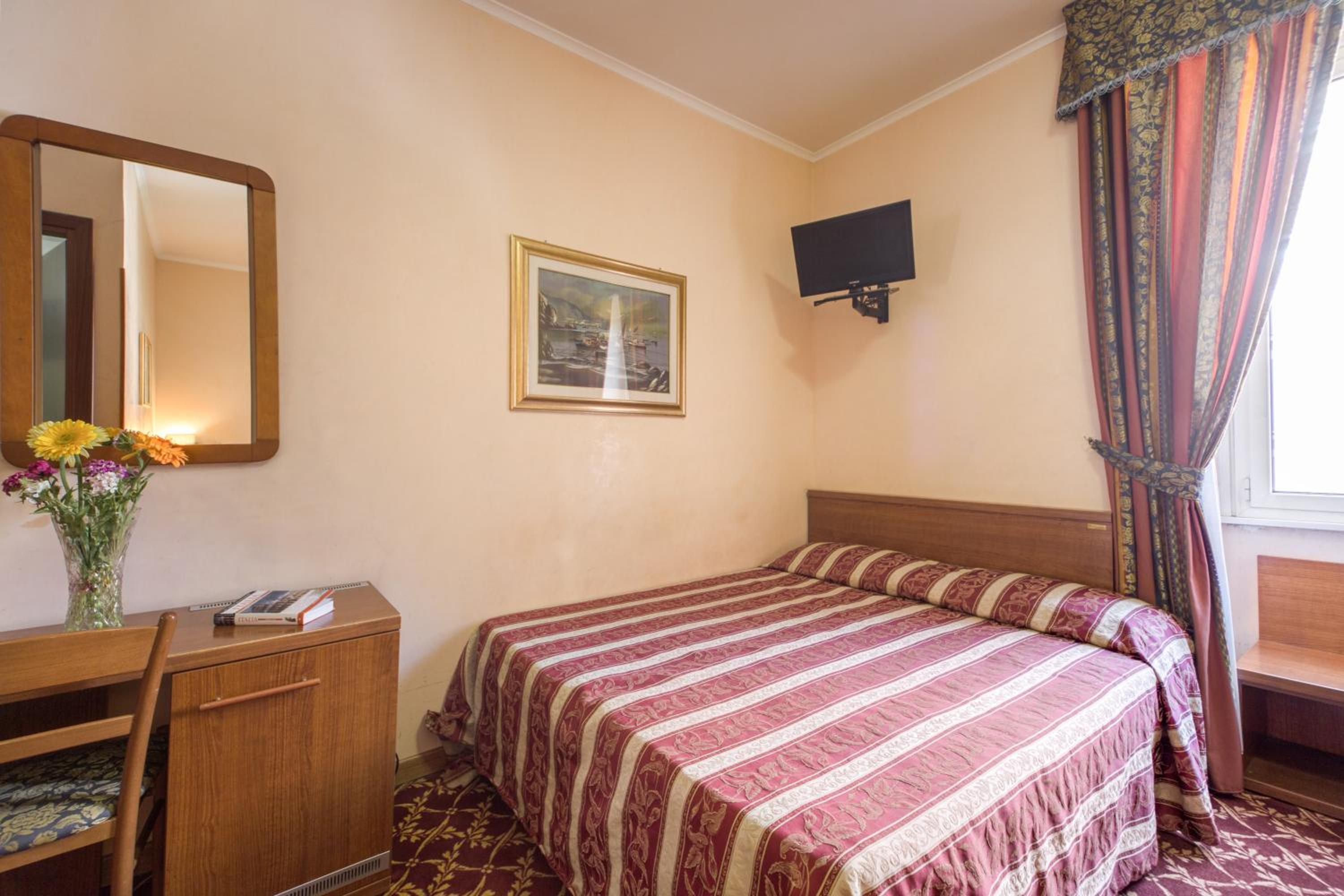 Double or Twin Room photo 3