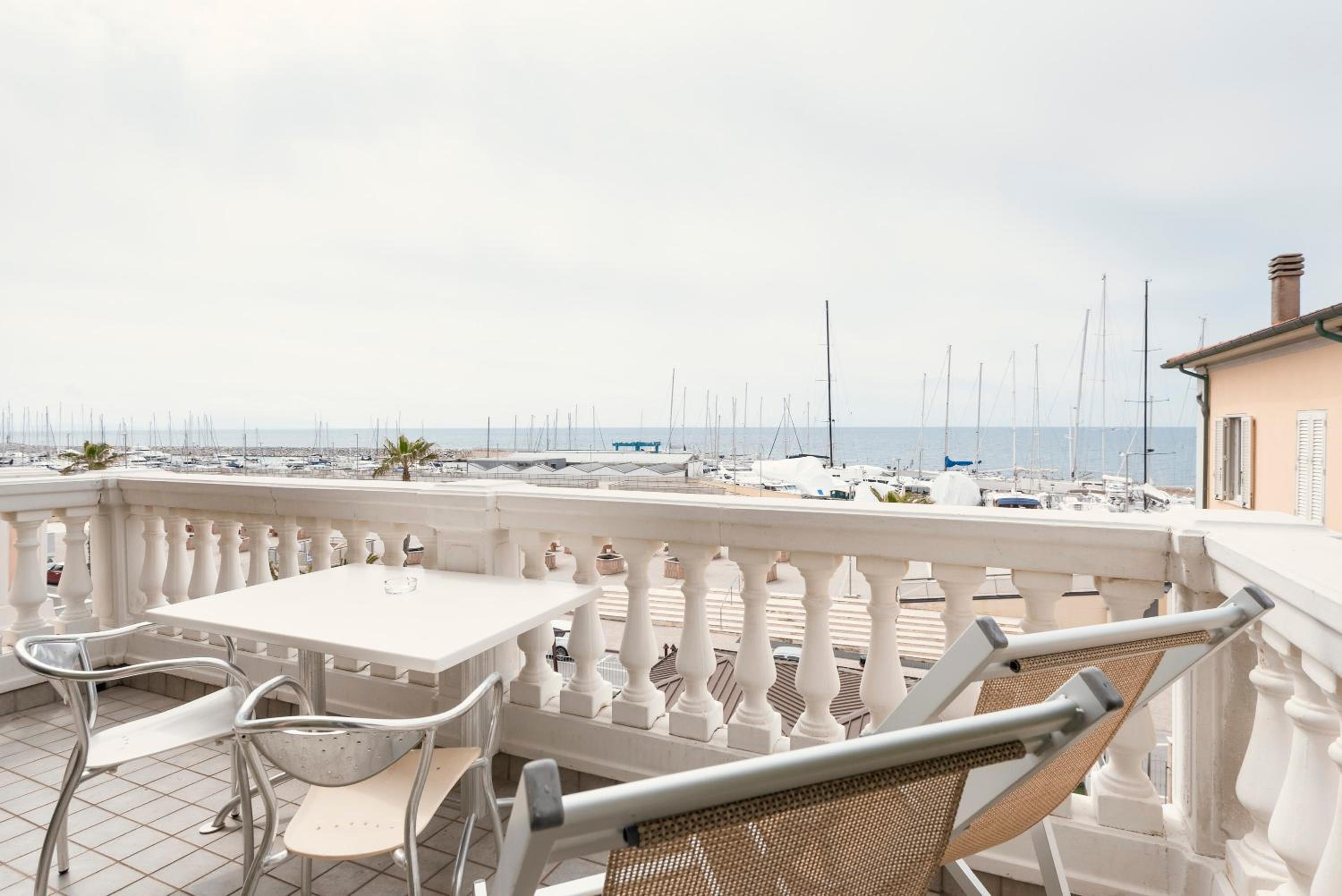 Two-Bedroom Apartment with Sea View - Photo 12