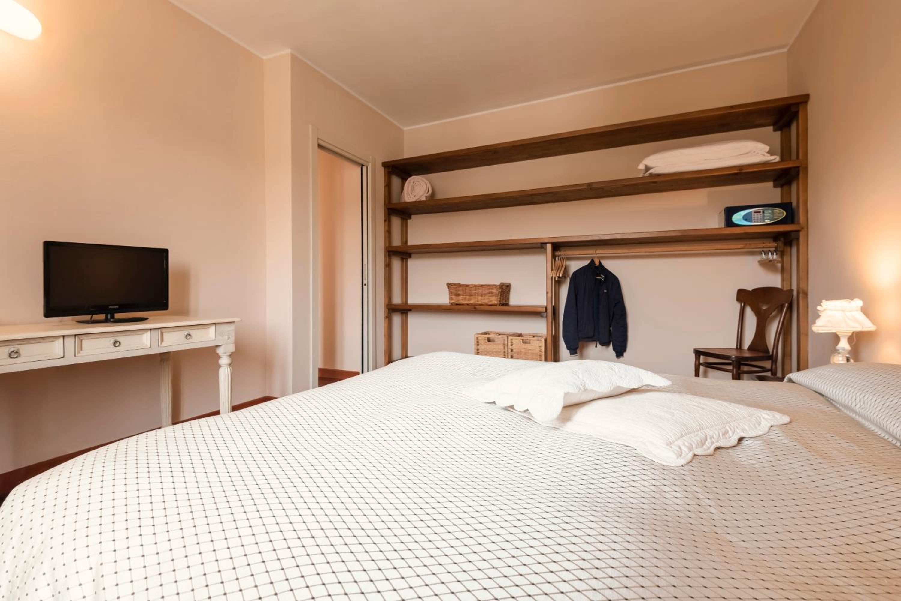 Two-Bedroom Apartment with Sea View - Photo 13