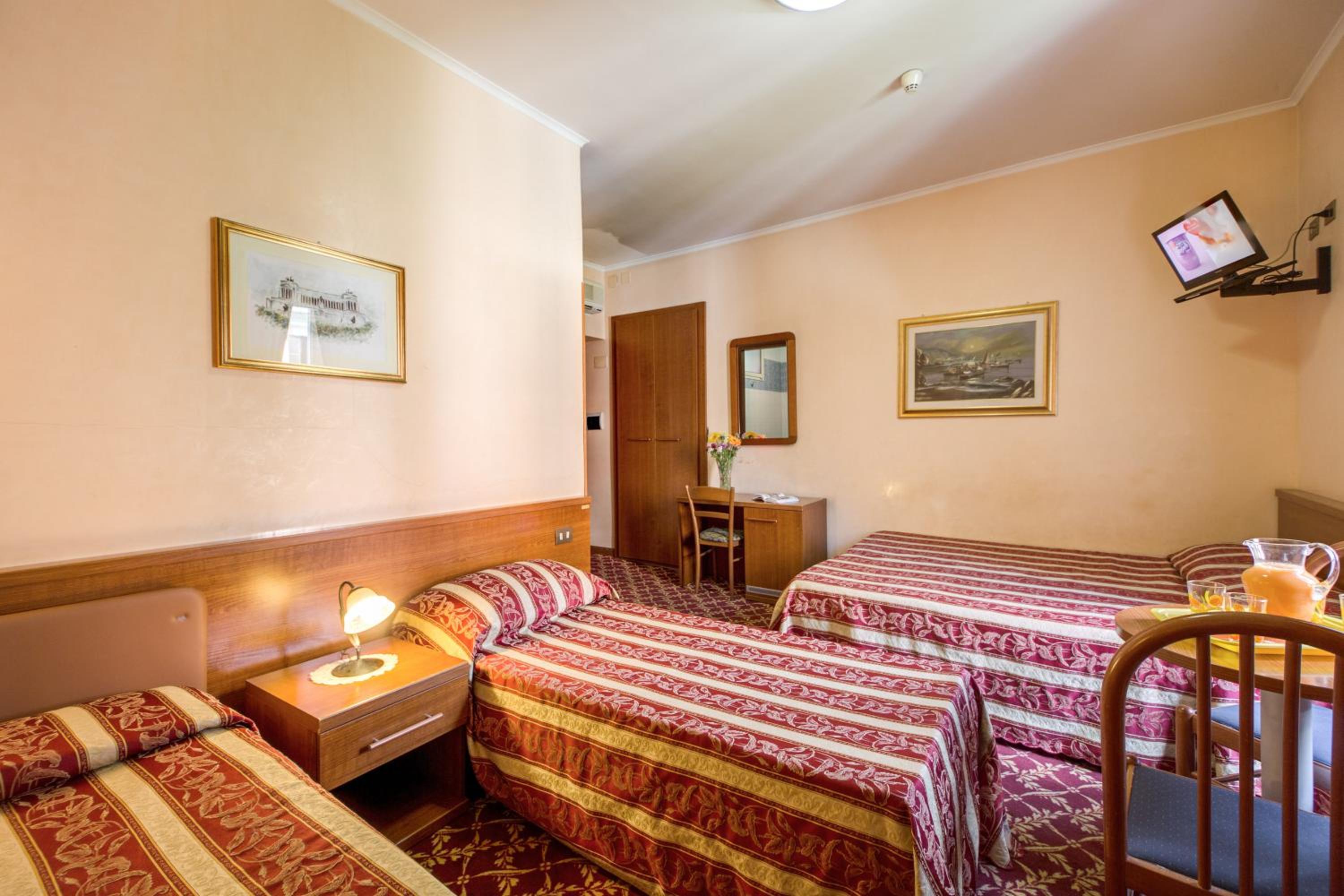 Quadruple Room with Bathroom photo 3