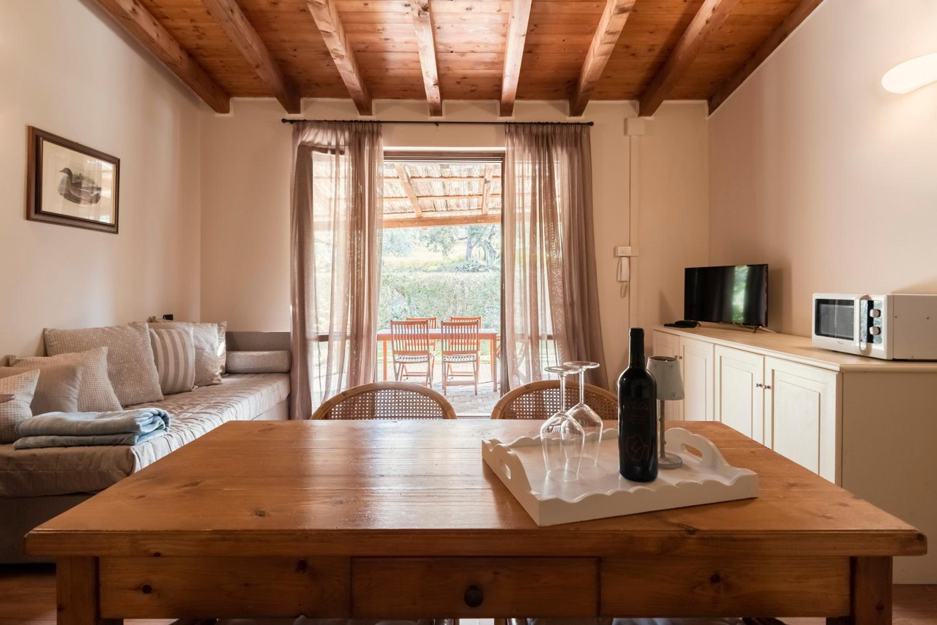 One-Bedroom Apartment - Photo 4