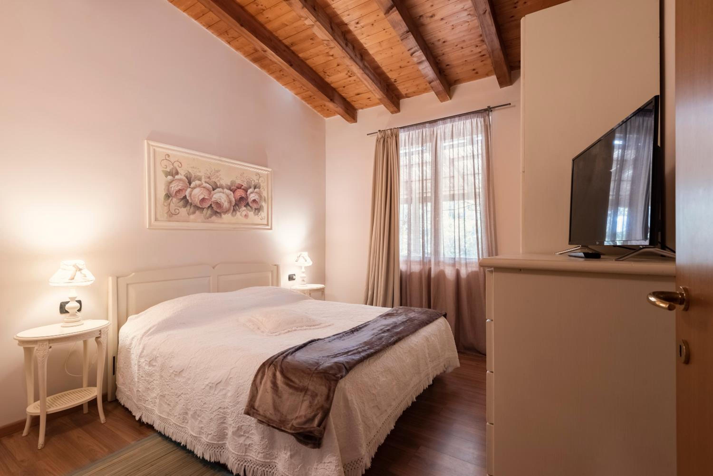 One-Bedroom Apartment - Photo 7