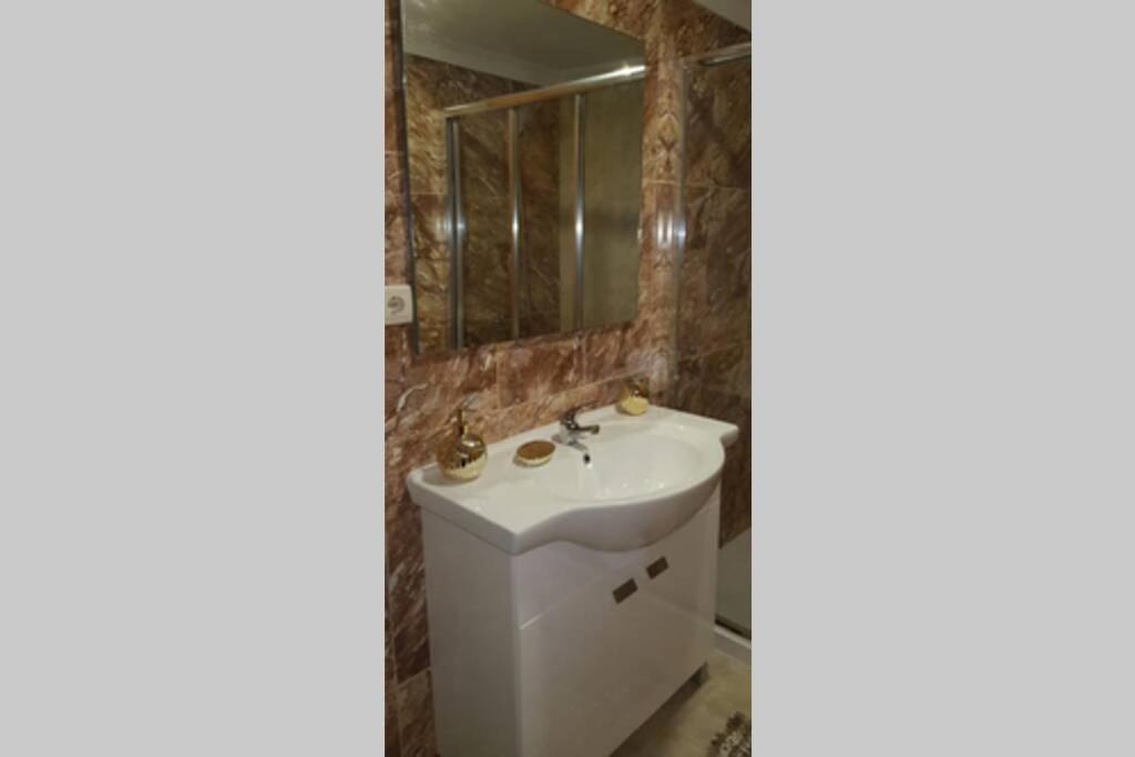 Three-Bedroom House - Photo 10