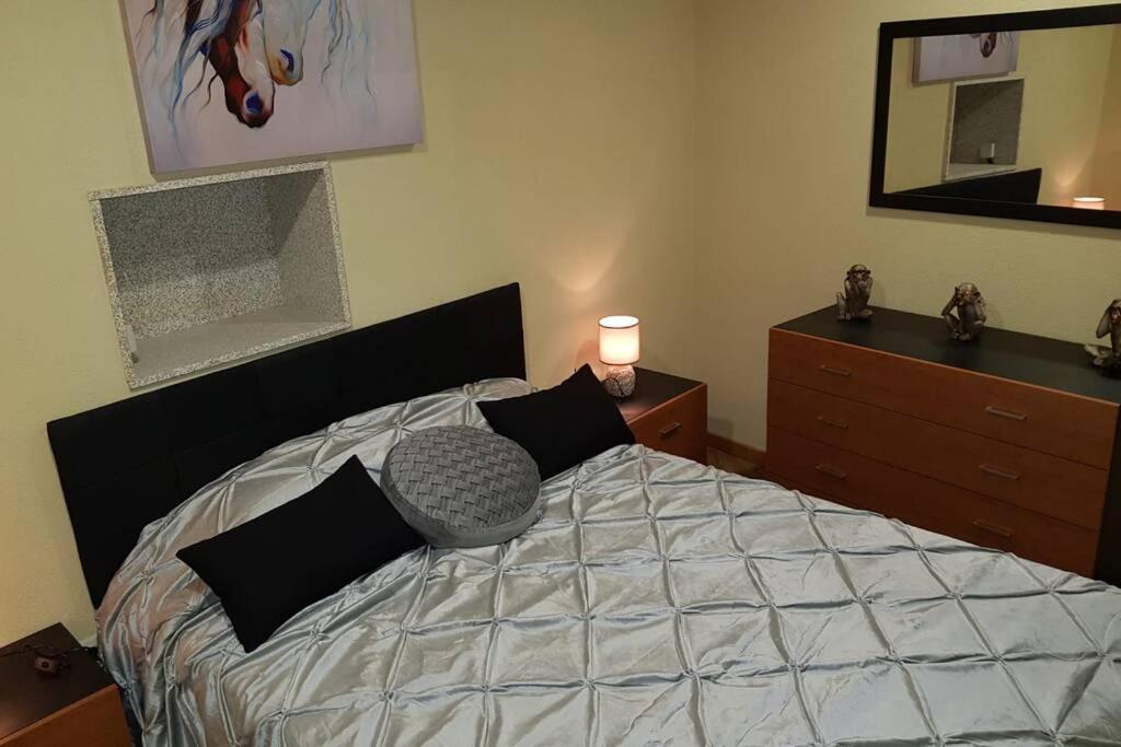 Three-Bedroom House - Photo 5