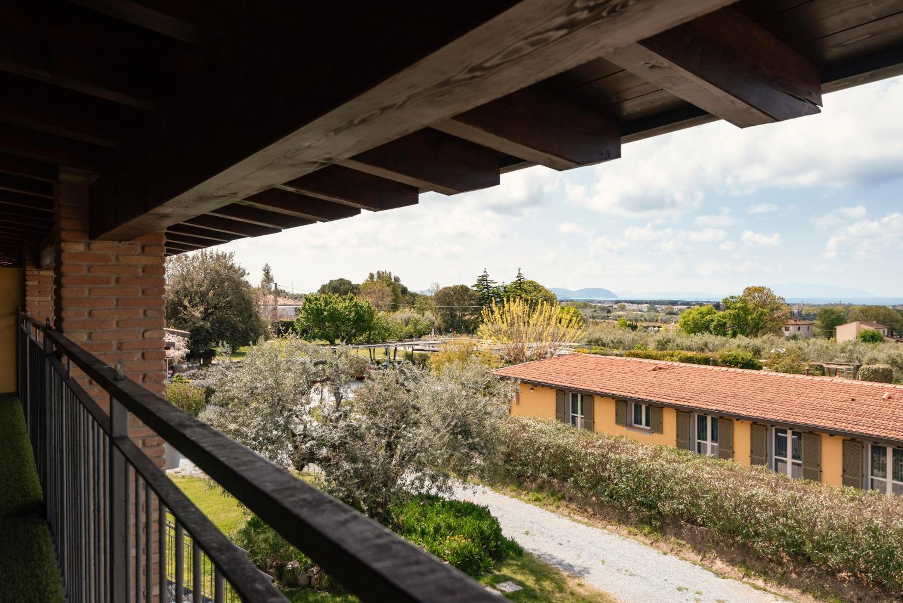 Apartment with Balcony photo 3