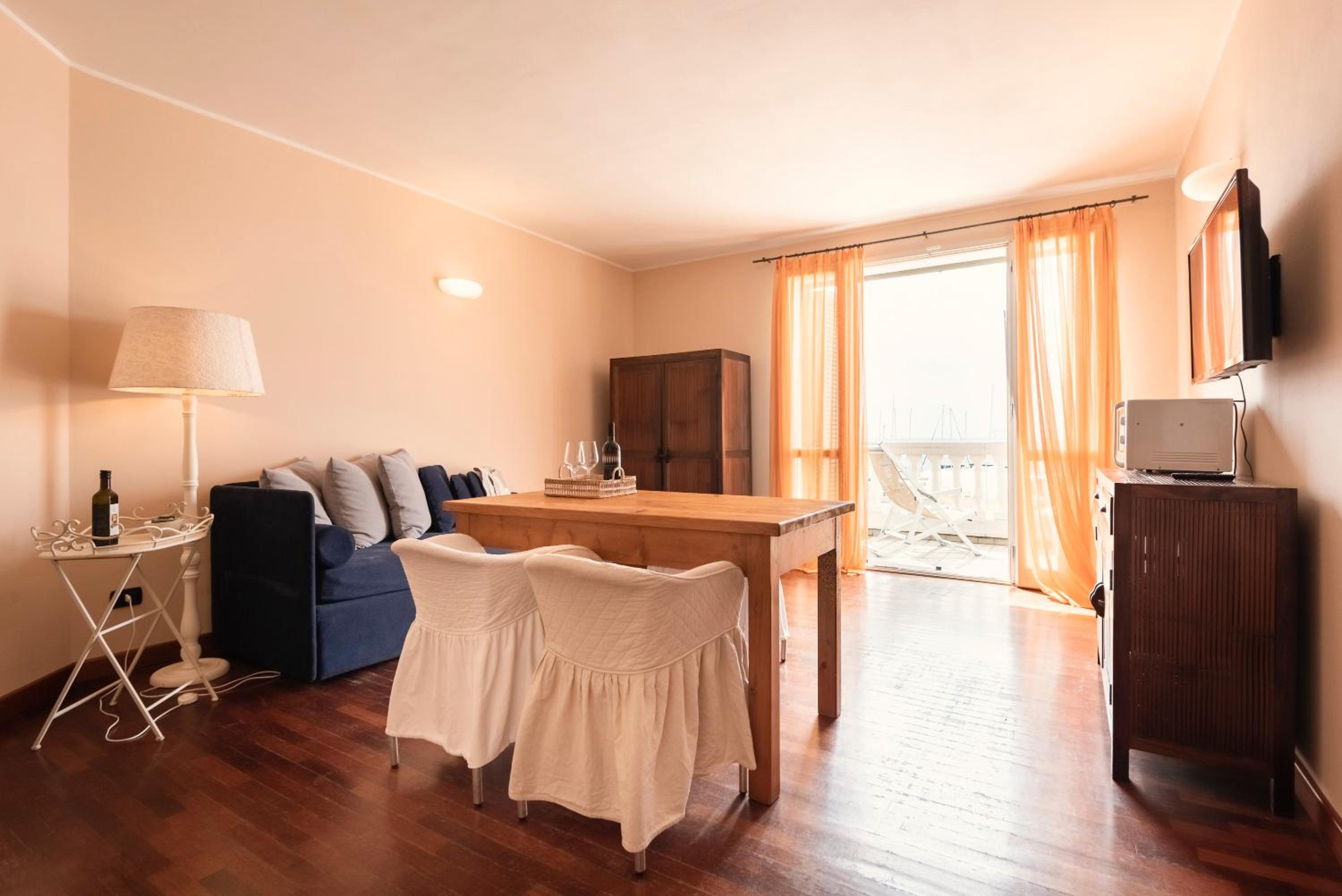 Suite - Photo 7