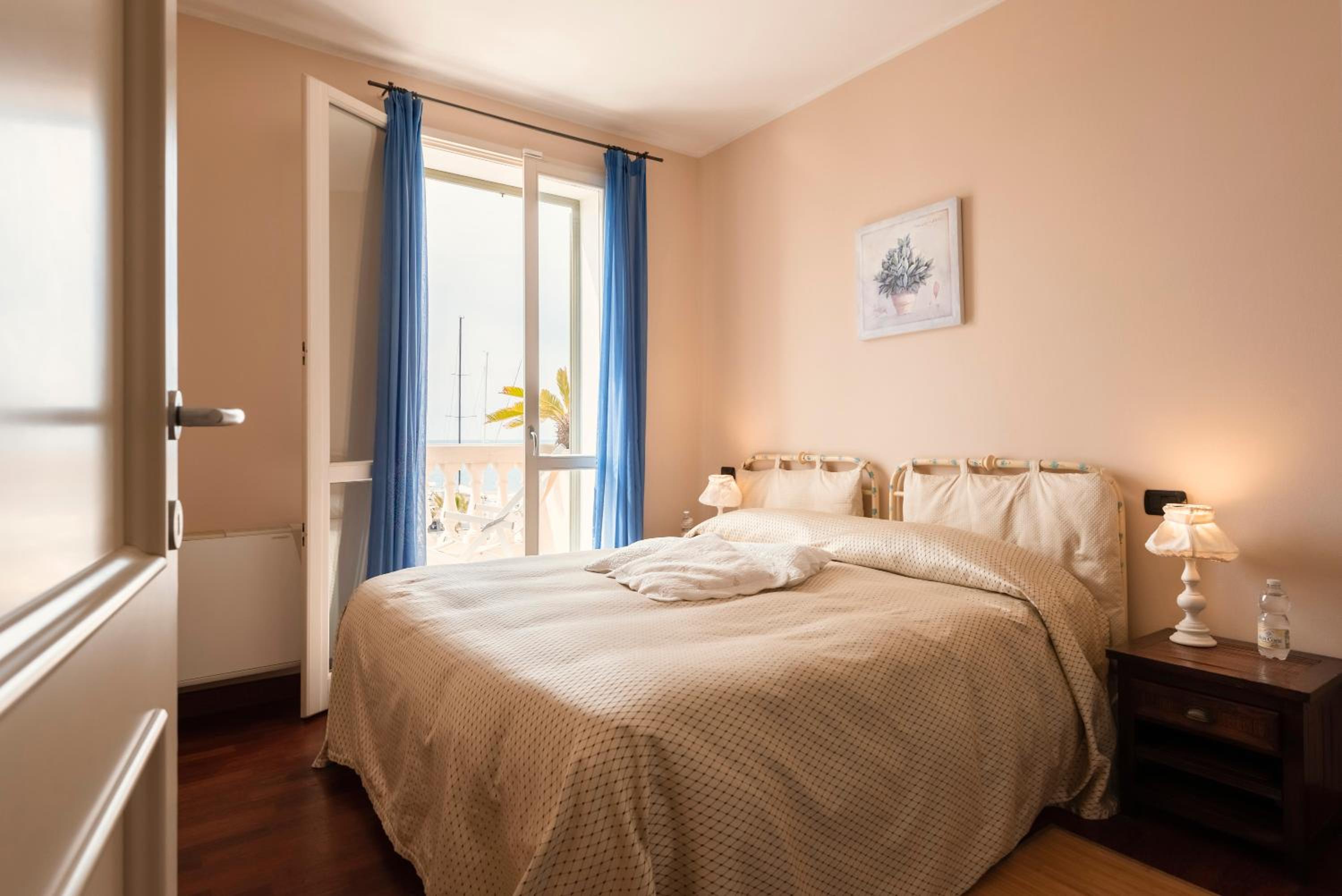 Suite - Photo 18