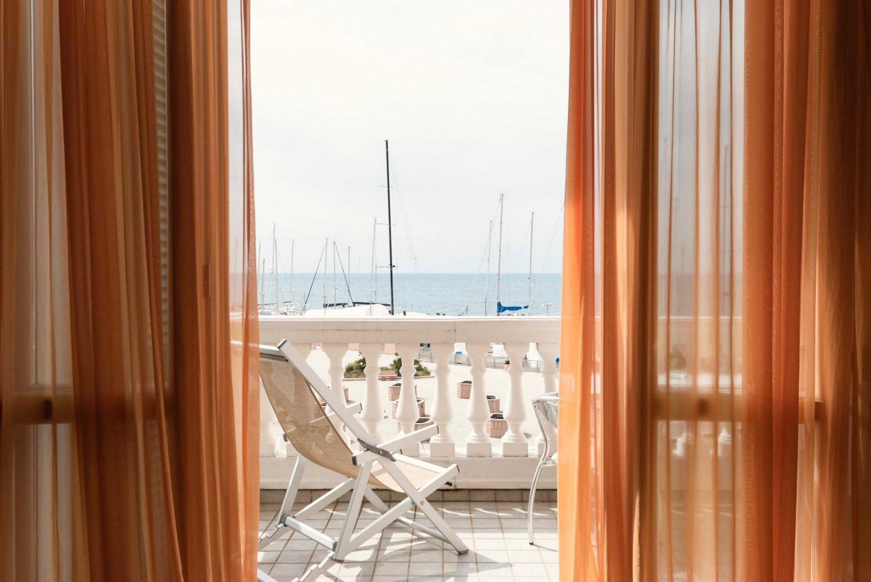 Suite - Photo 2