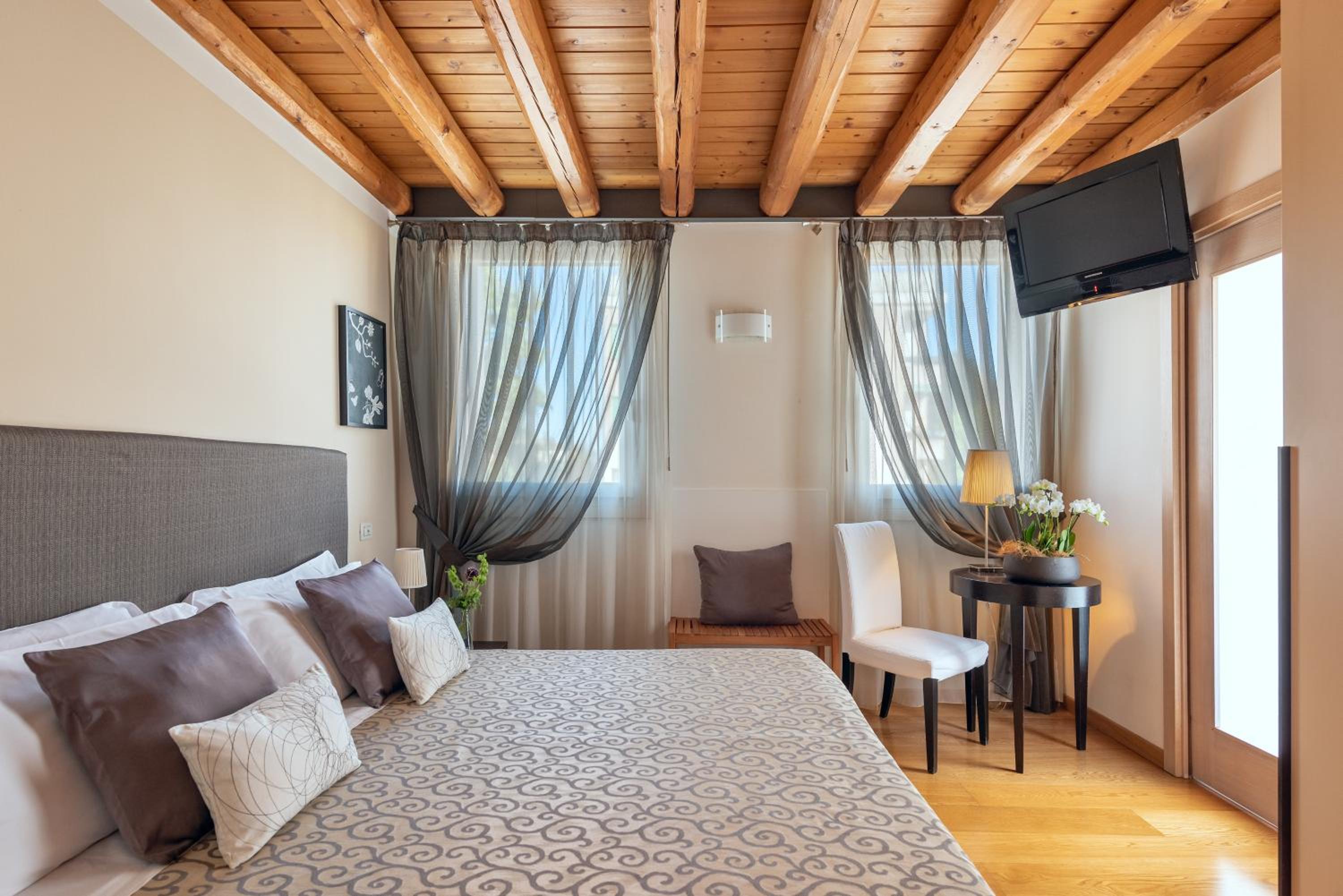 Double or Twin Room photo 2
