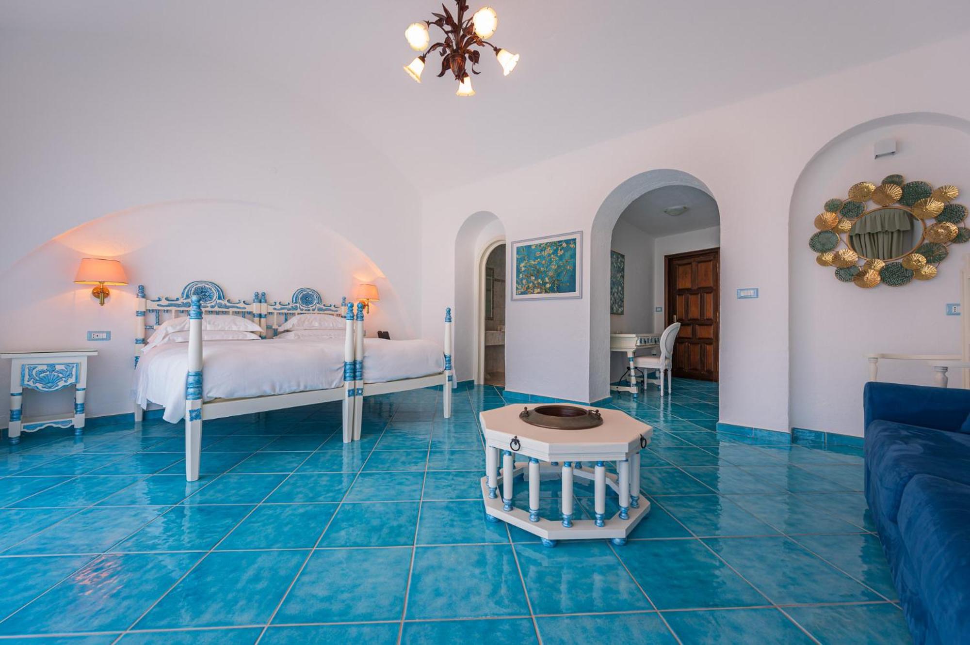 Deluxe Double Room with Sea View - Photo 8