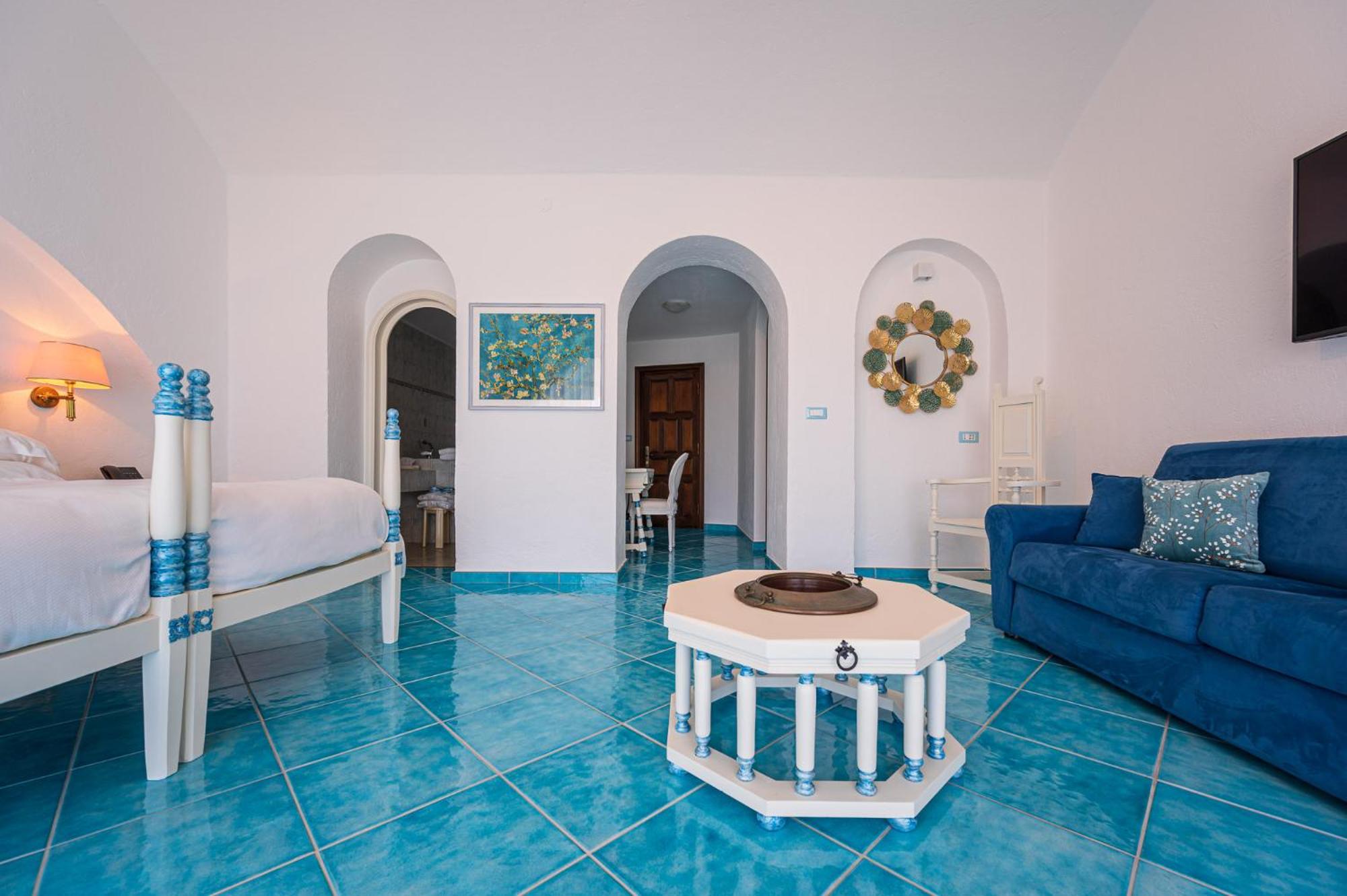 Deluxe Double Room with Sea View - Photo 3
