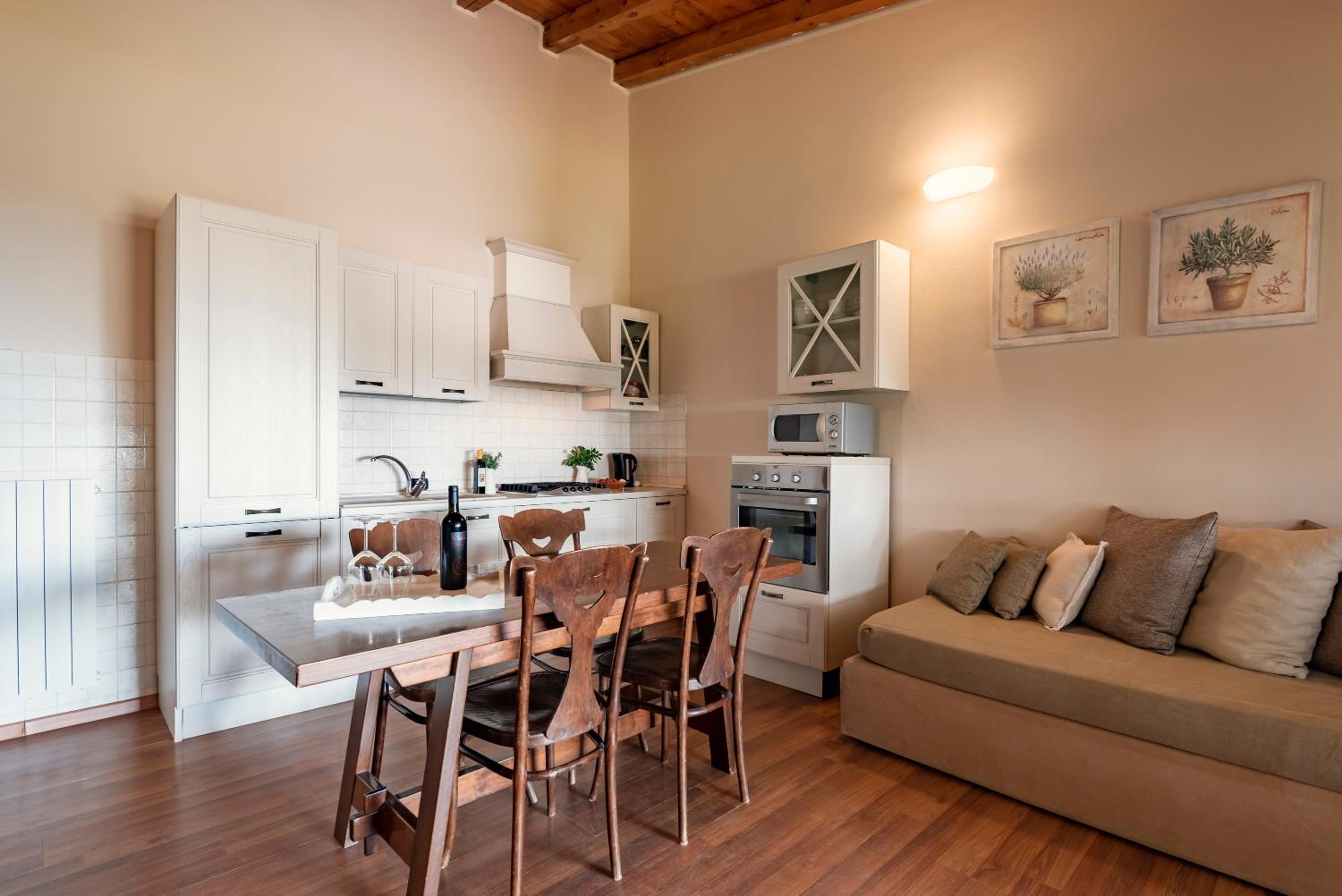 Two-Bedroom Apartment with Sea View - Photo 5