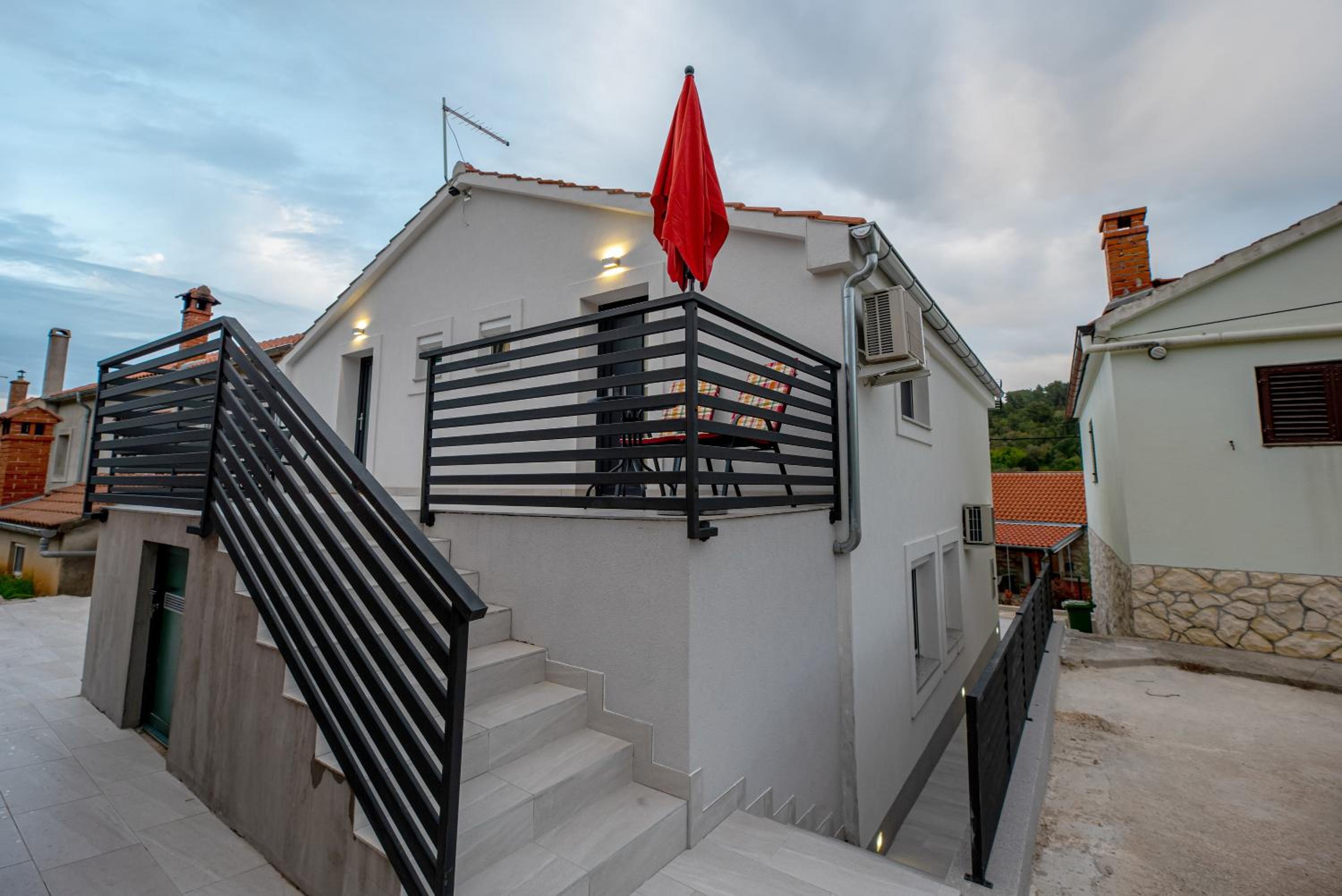One-Bedroom Apartment with Balcony photo 2