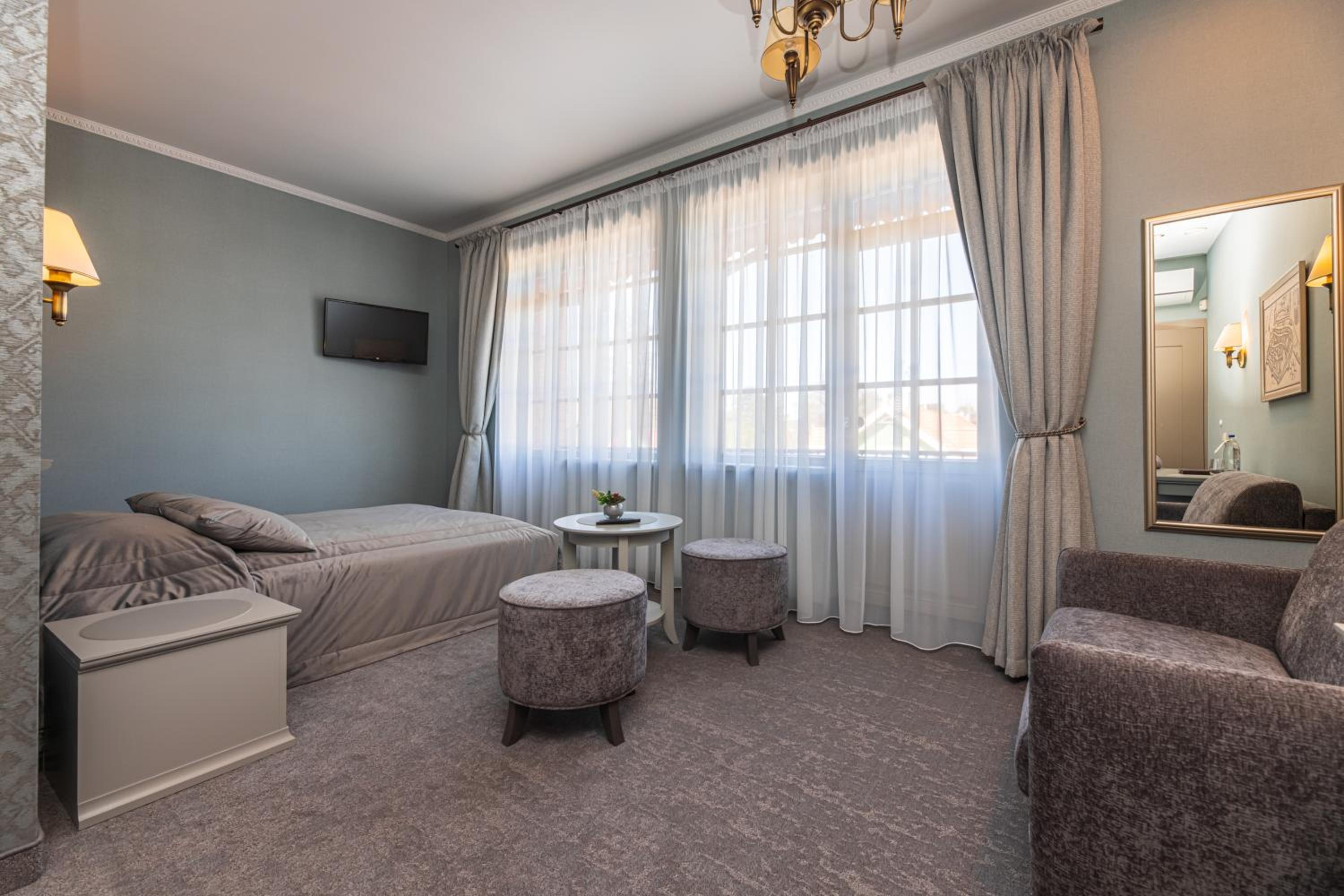 Premium Room with Balcony and Sofa - Photo 32
