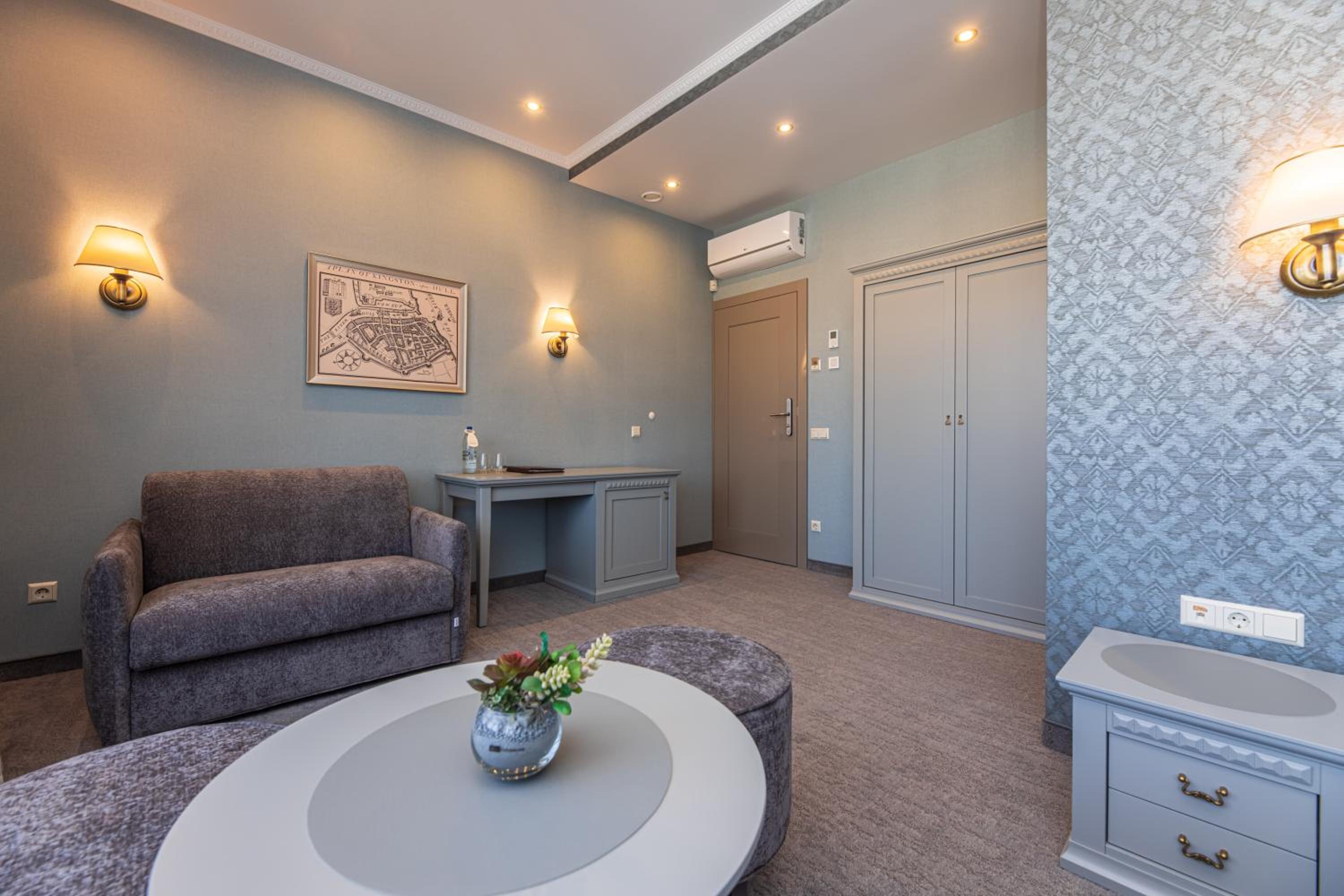 Premium Room with Balcony and Sofa - Photo 3