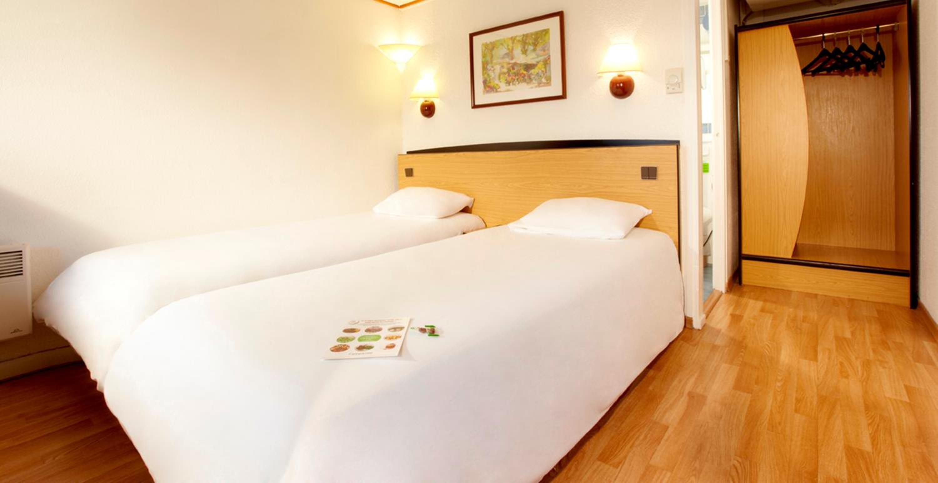 Twin Room - Photo 2