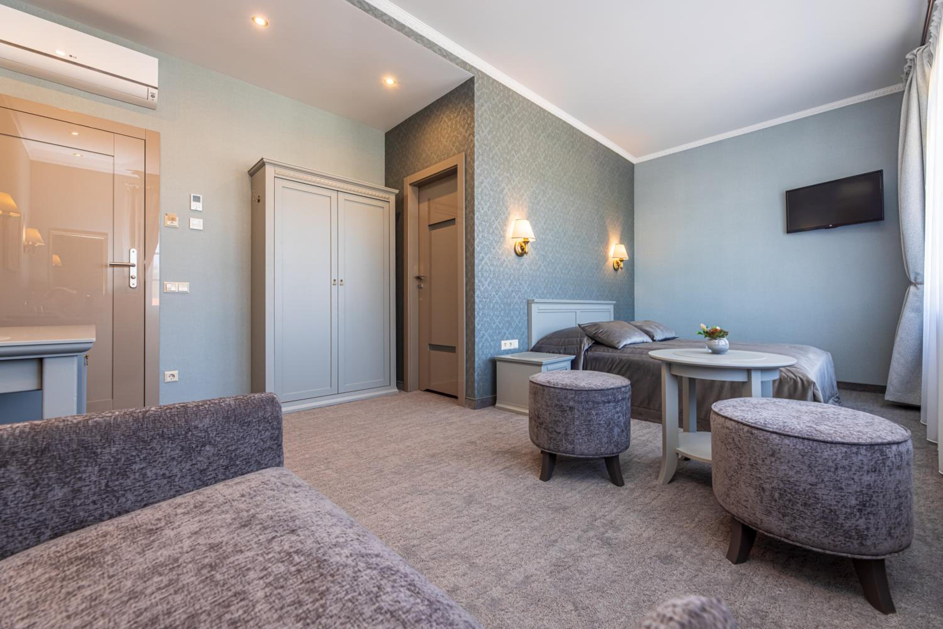 Premium Room with Balcony and Sofa - Photo 31