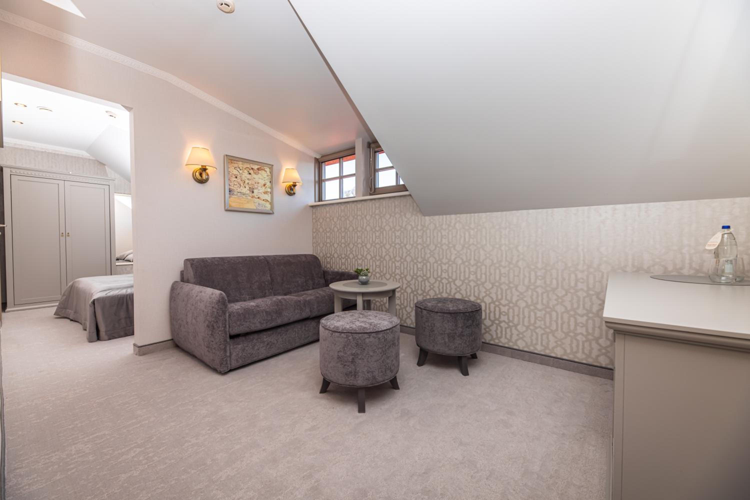 Premium Room with Extra Bed - Photo 46