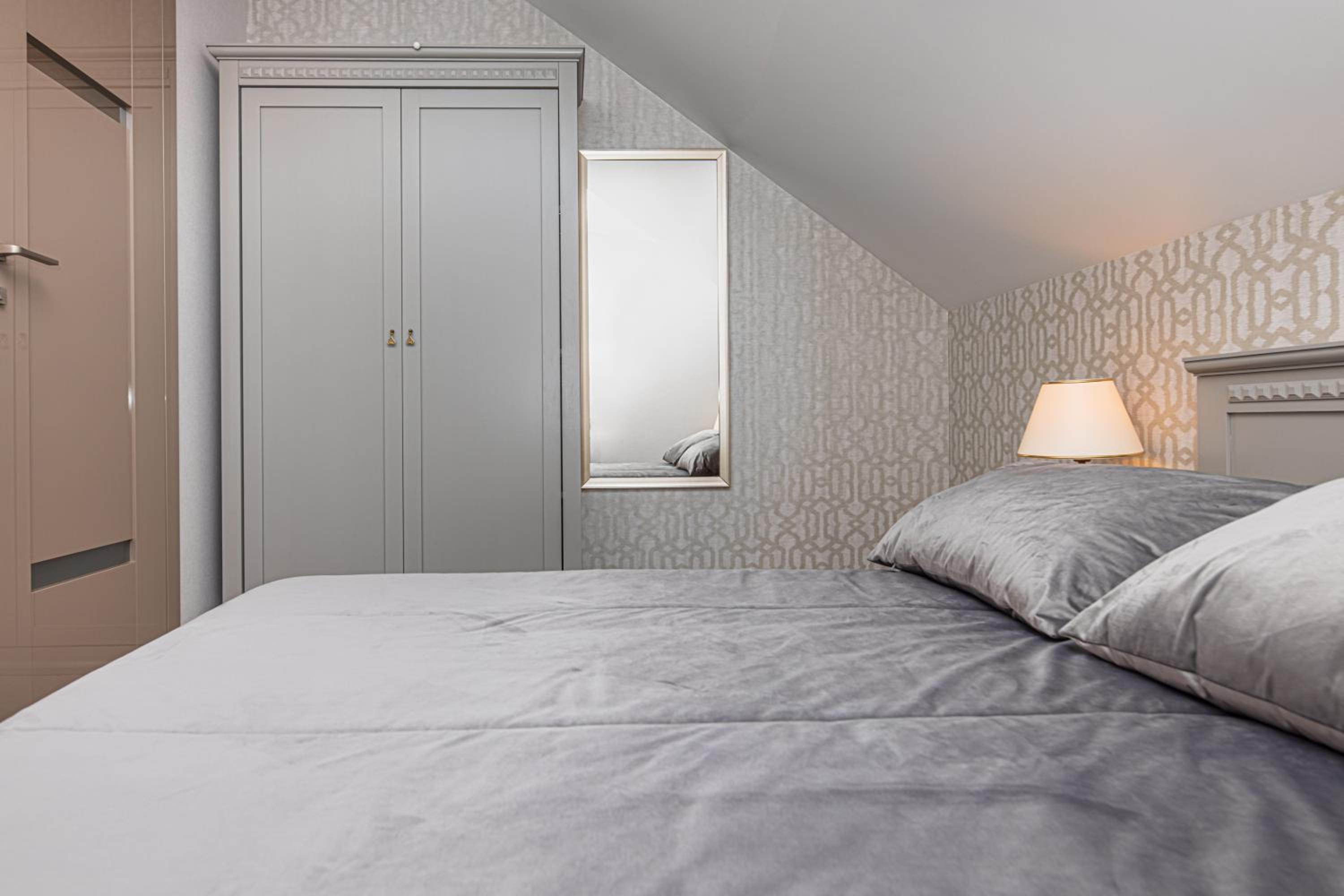 Premium Room with Extra Bed - Photo 14