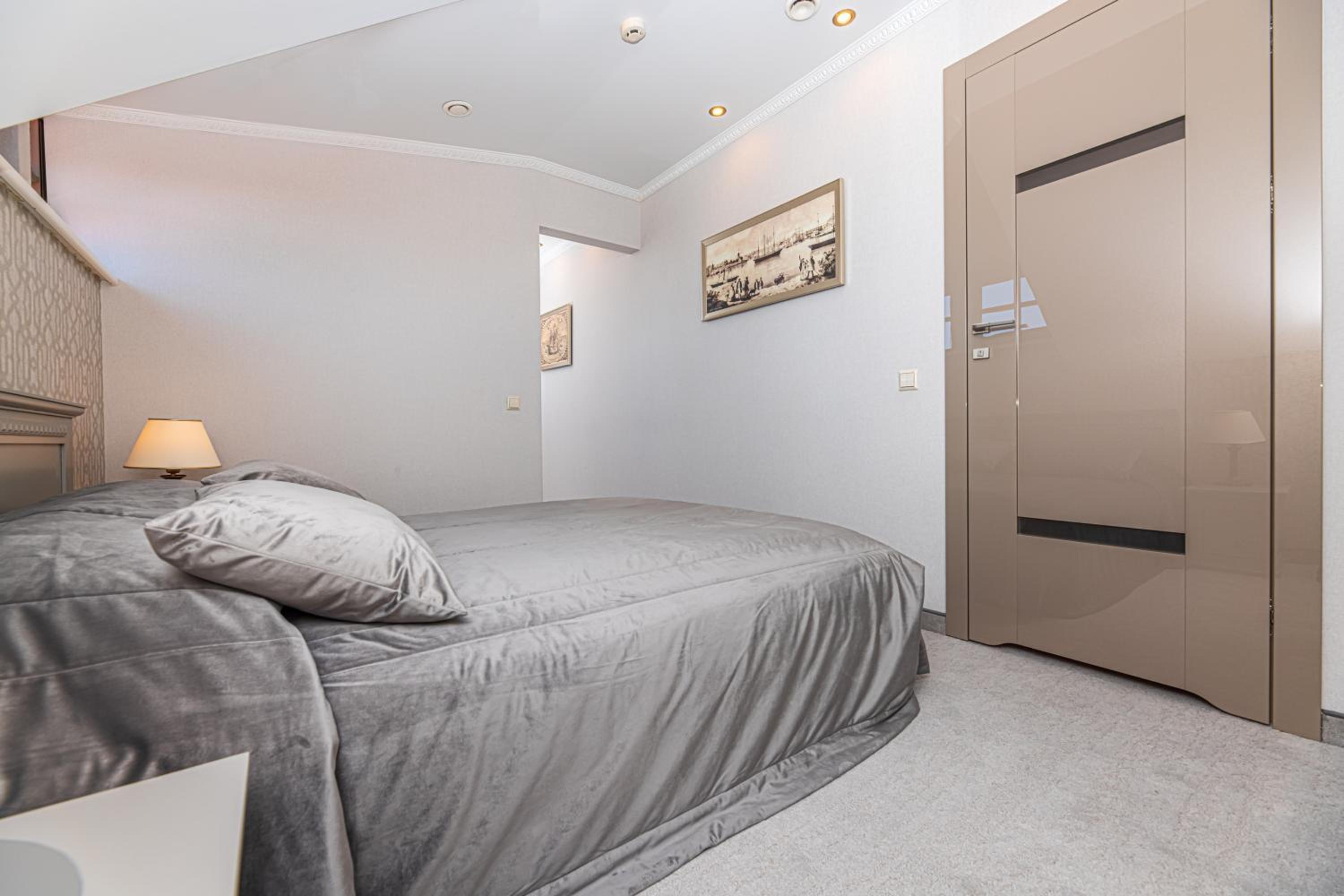 Premium Room with Extra Bed - Photo 43