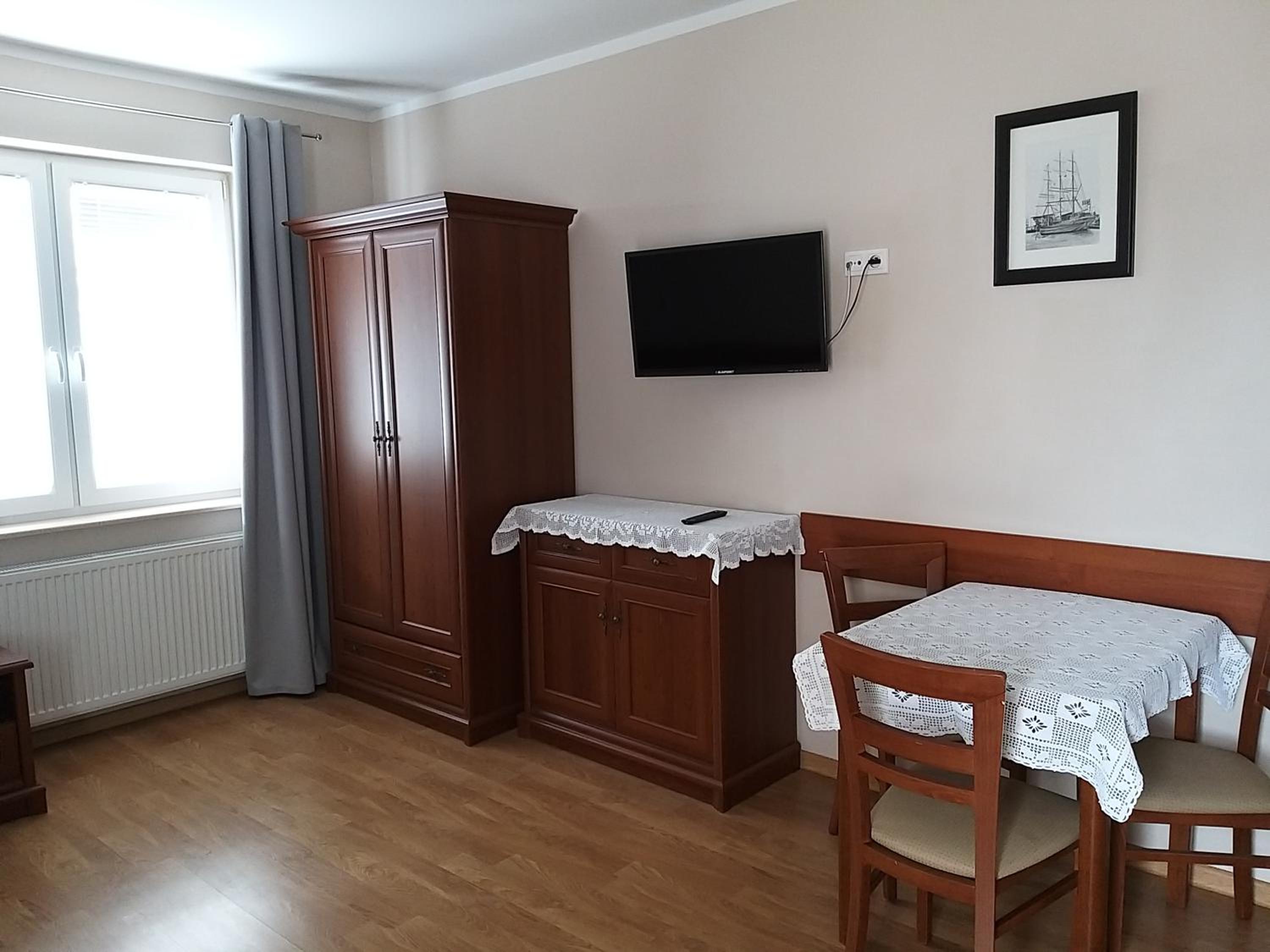 Family Room with Balcony photo 3