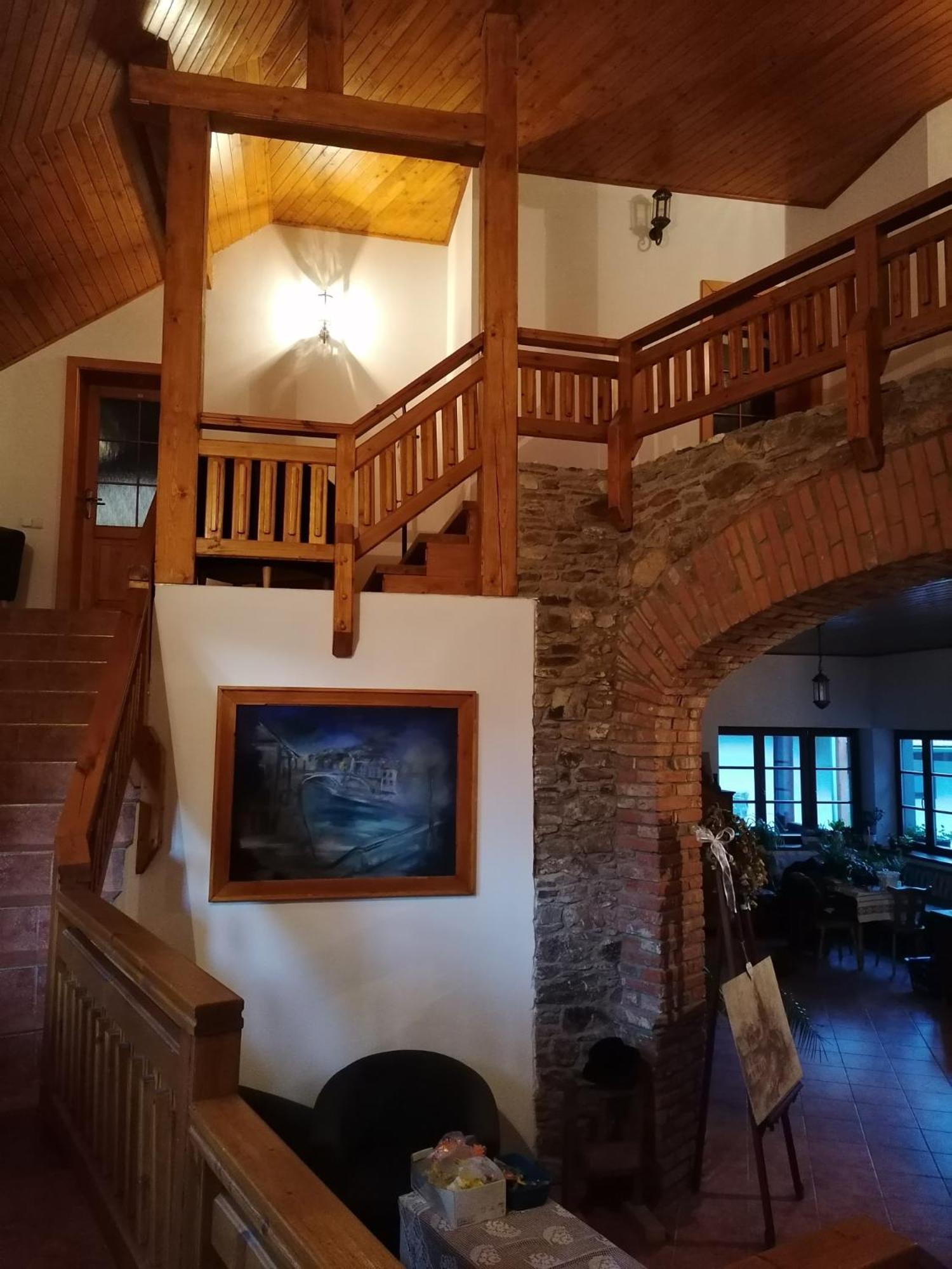 Seven-Bedroom House photo 1