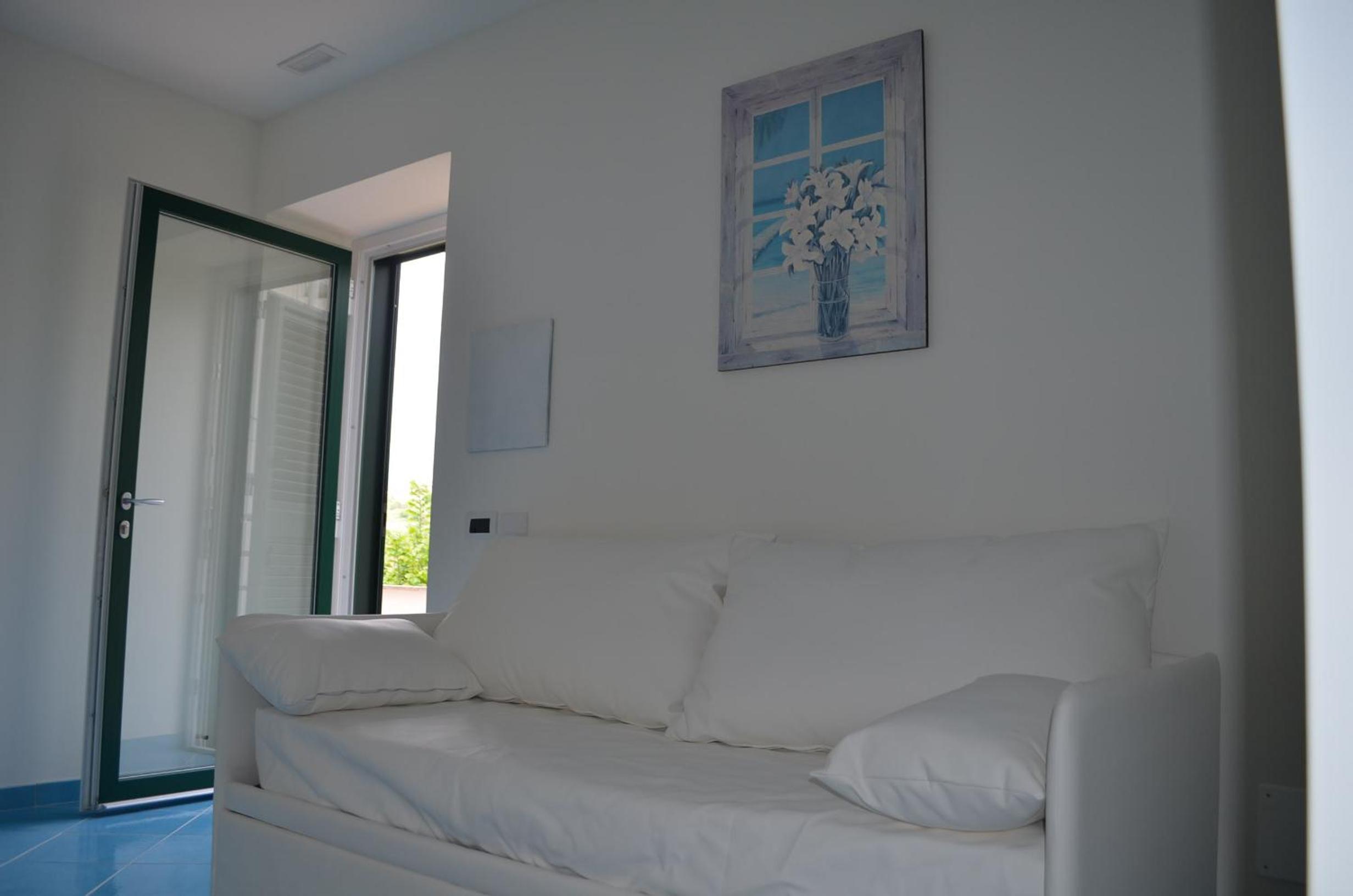 Deluxe Quadruple Room - Photo 17