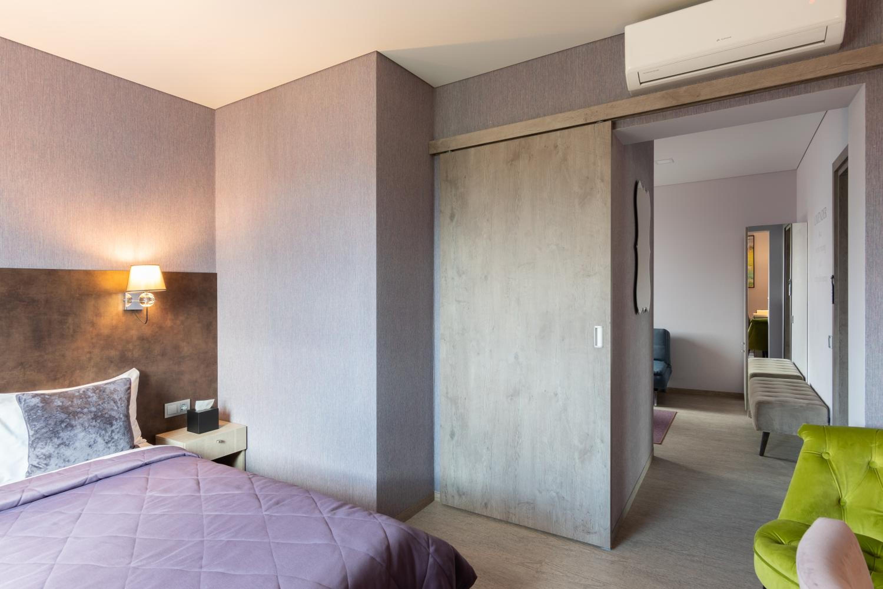 Suite with Lake View - Photo 12