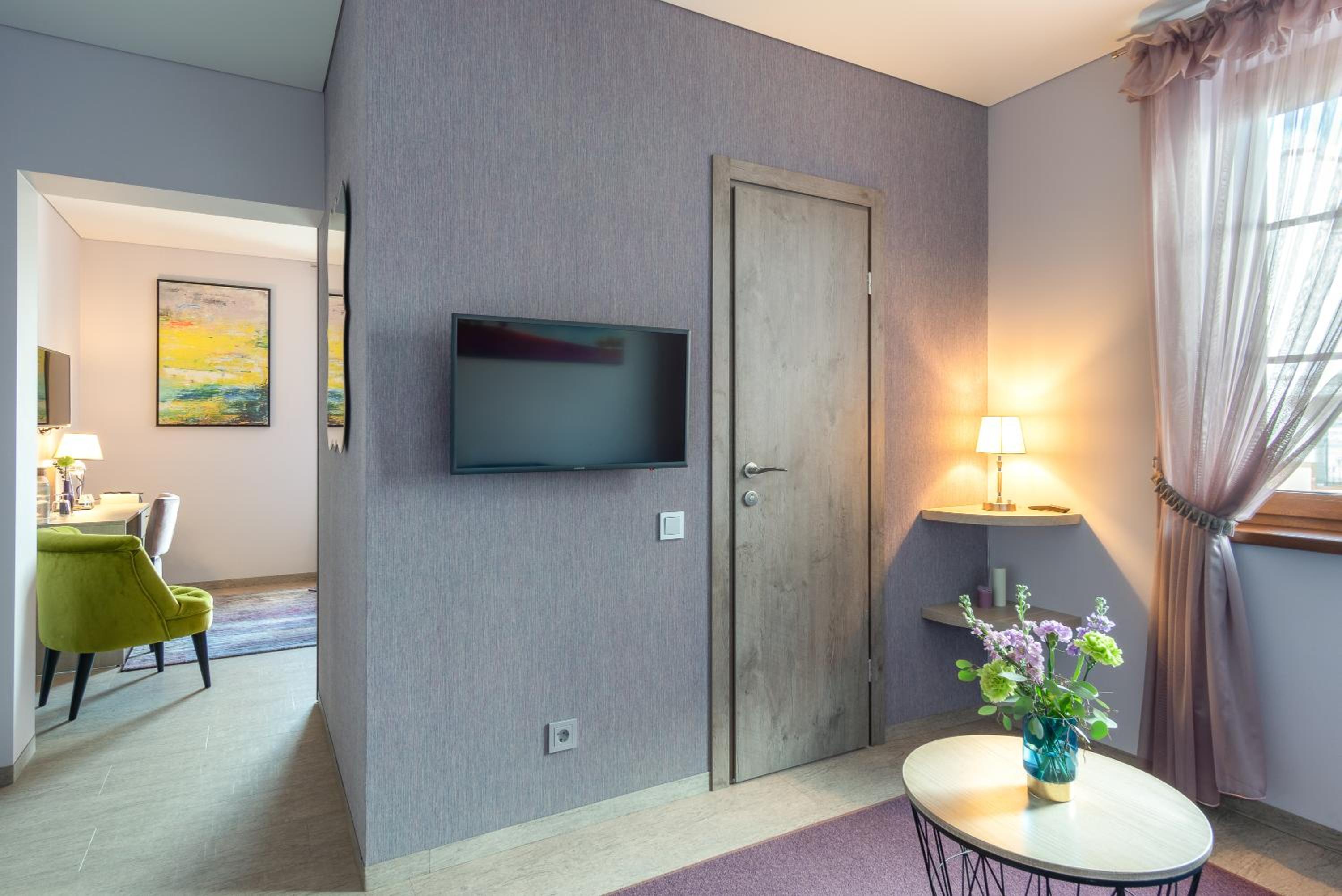 Suite with Lake View - Photo 5