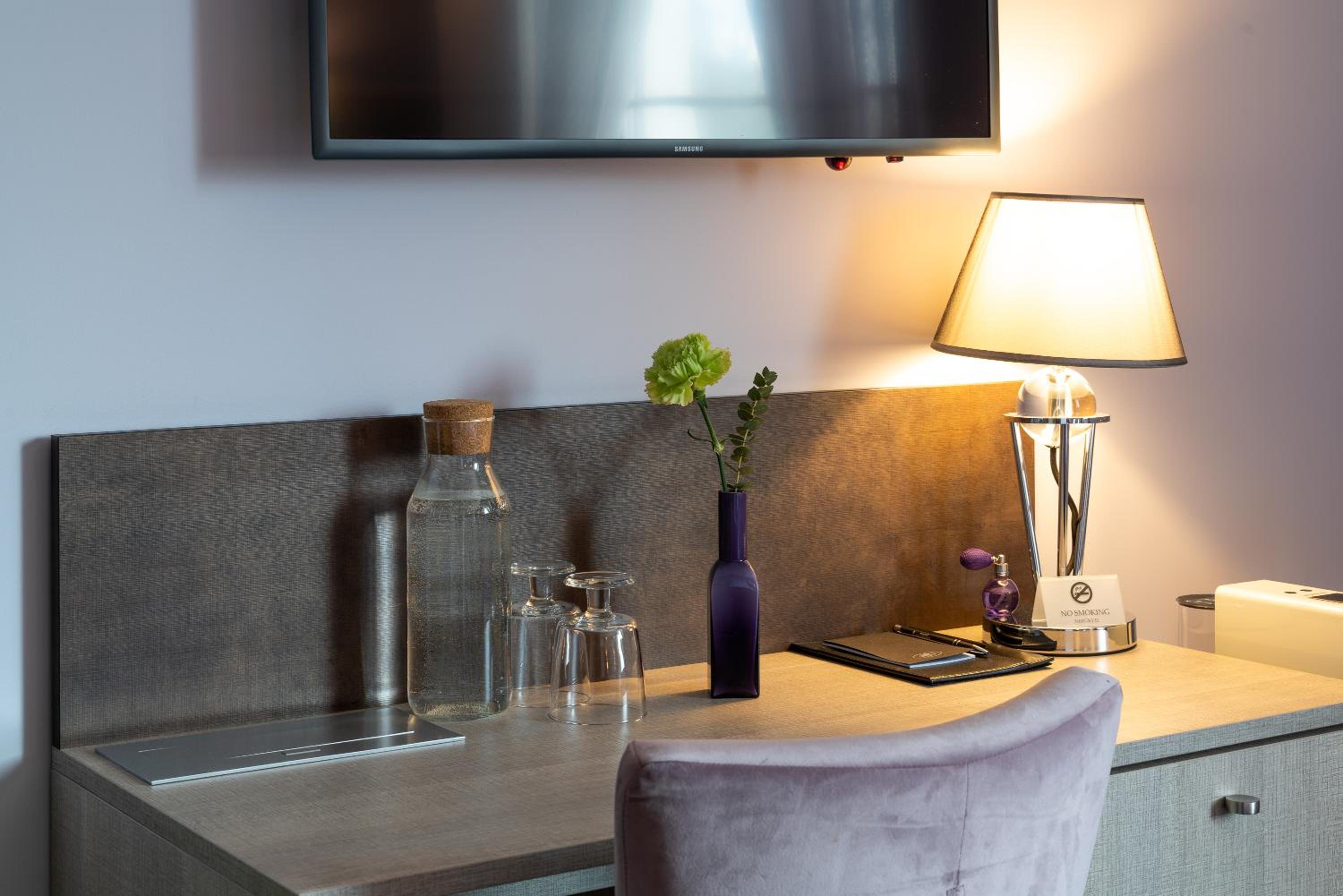 Suite with Lake View - Photo 7