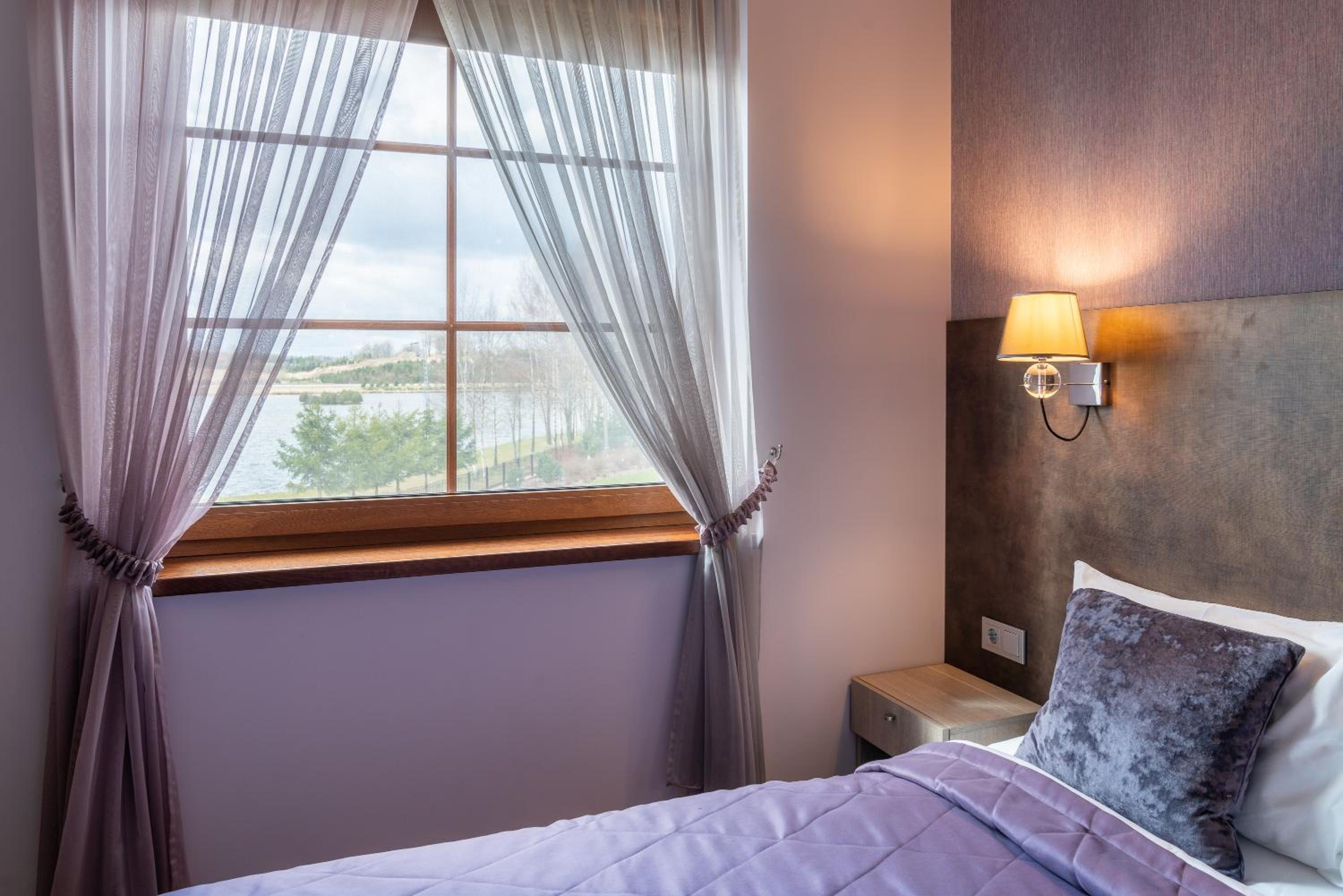 Suite with Lake View - Photo 4
