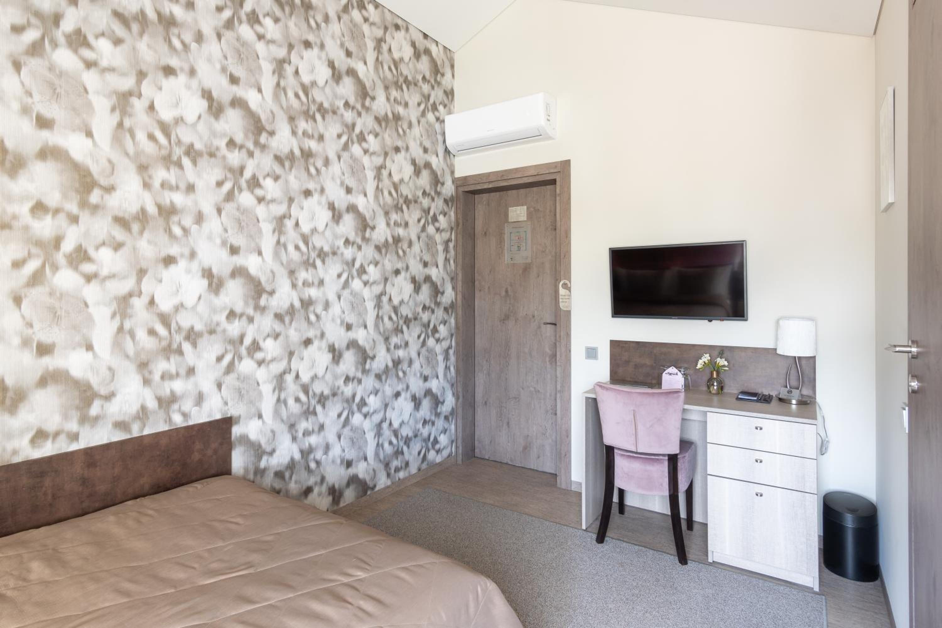 Deluxe Double Room - Photo 5
