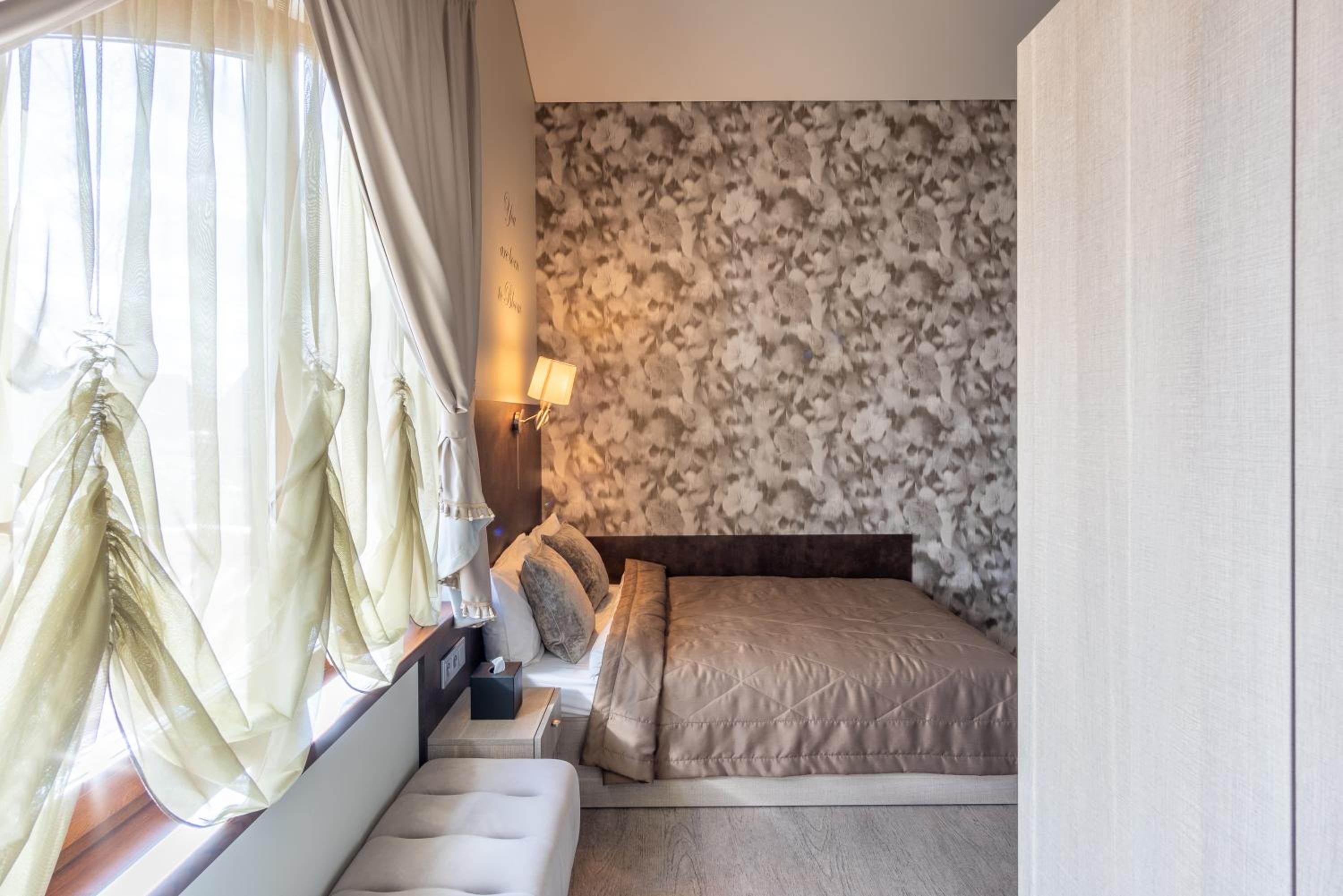 Deluxe Double Room - Photo 8