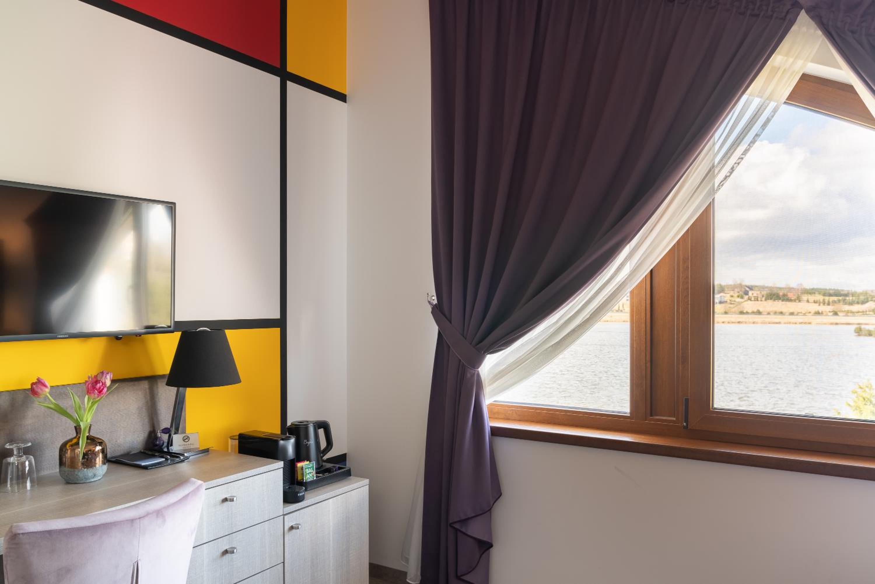 Double Room with Lake View - Photo 15
