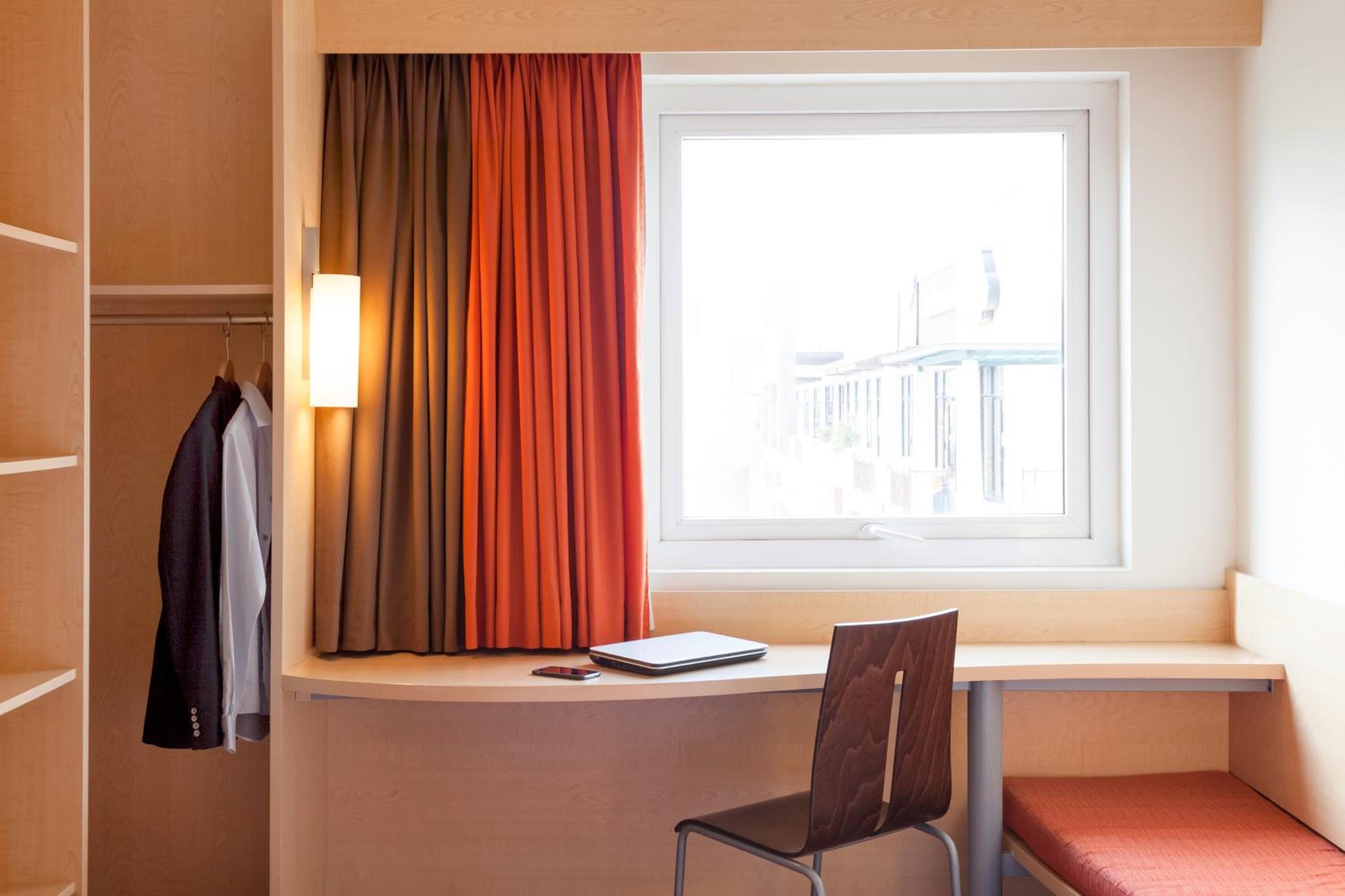 Standard Queen Room - Photo 6