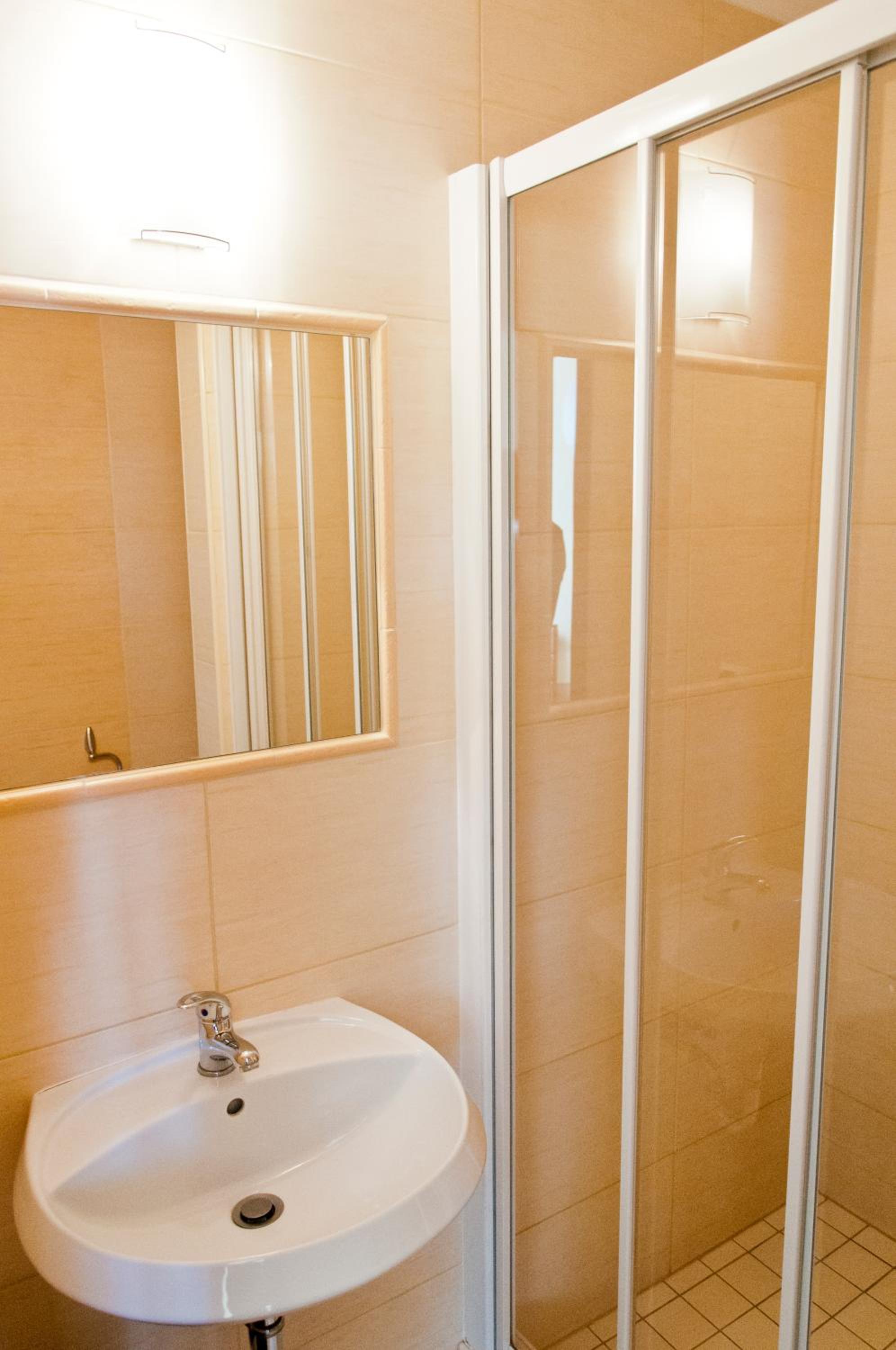 Twin Room - Photo 3
