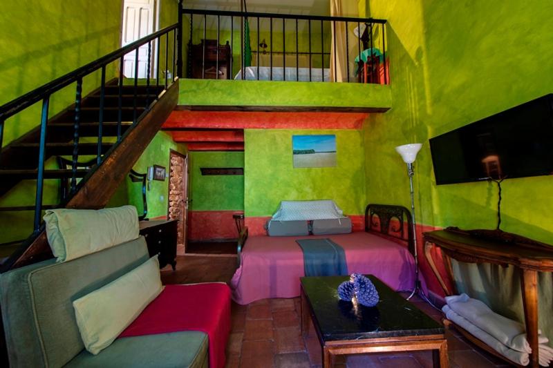 Large Twin Room - Photo 1
