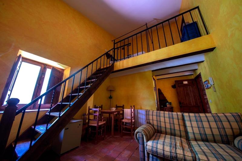 Large Twin Room - Photo 7